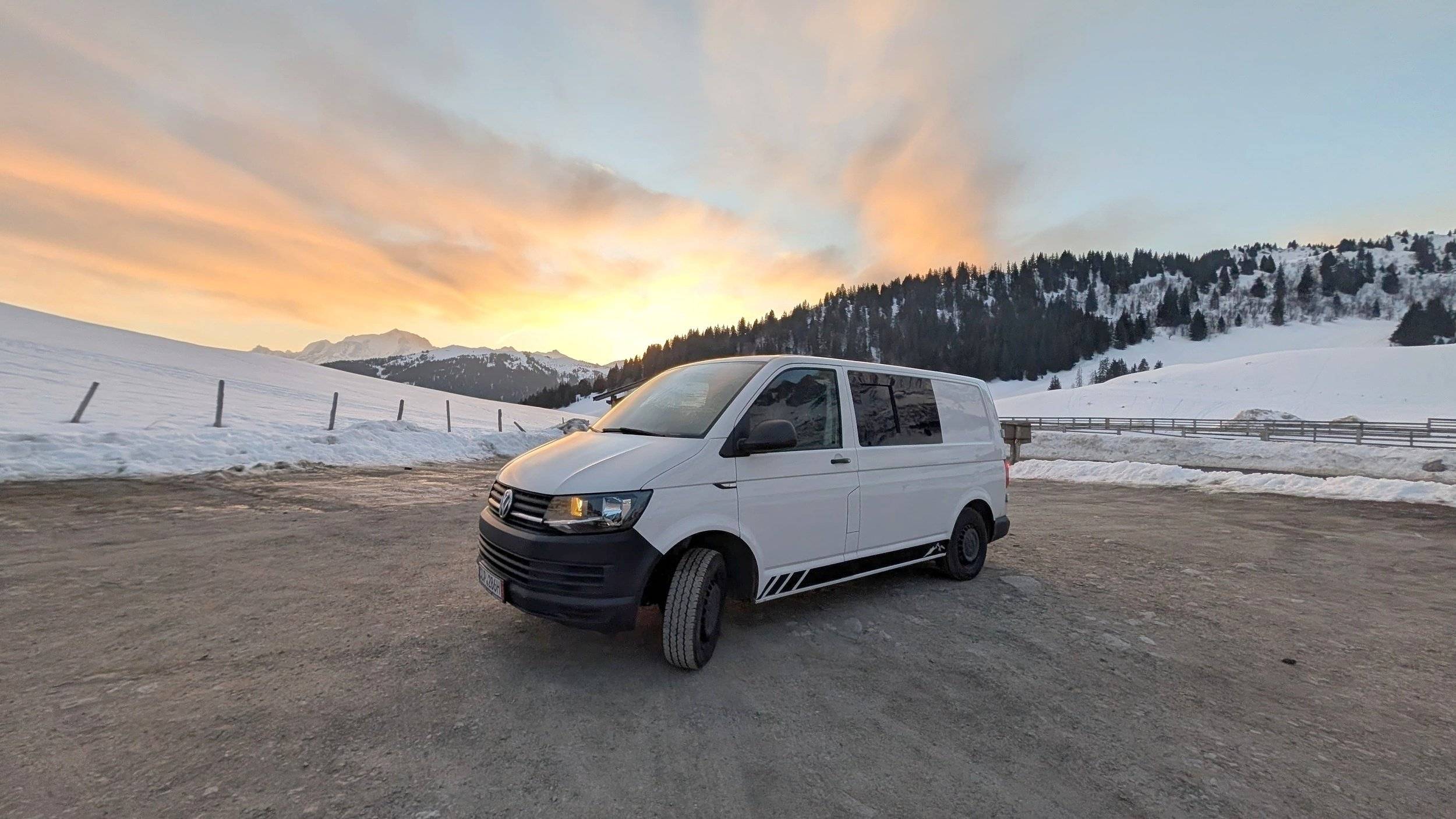 Vista frontale a ¾ Volkswagen T6 2,0 l 102 ch - Yescapa