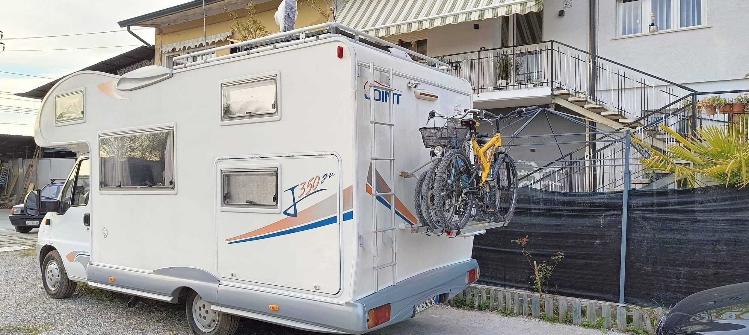 Achterkant Fiat 2,3 l 130 ch - Yescapa