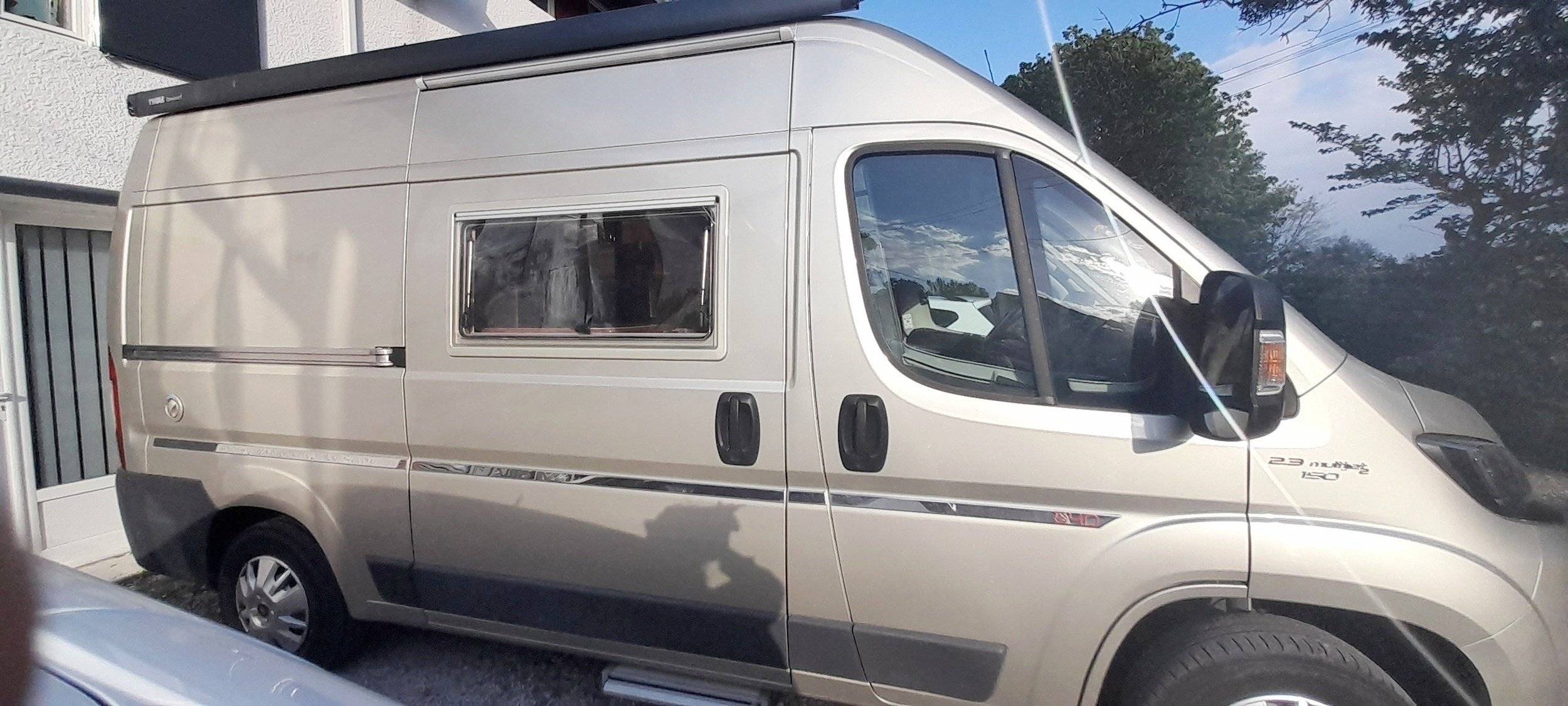 Vue avant de 3/4 Fiat Fiat ducato - Yescapa