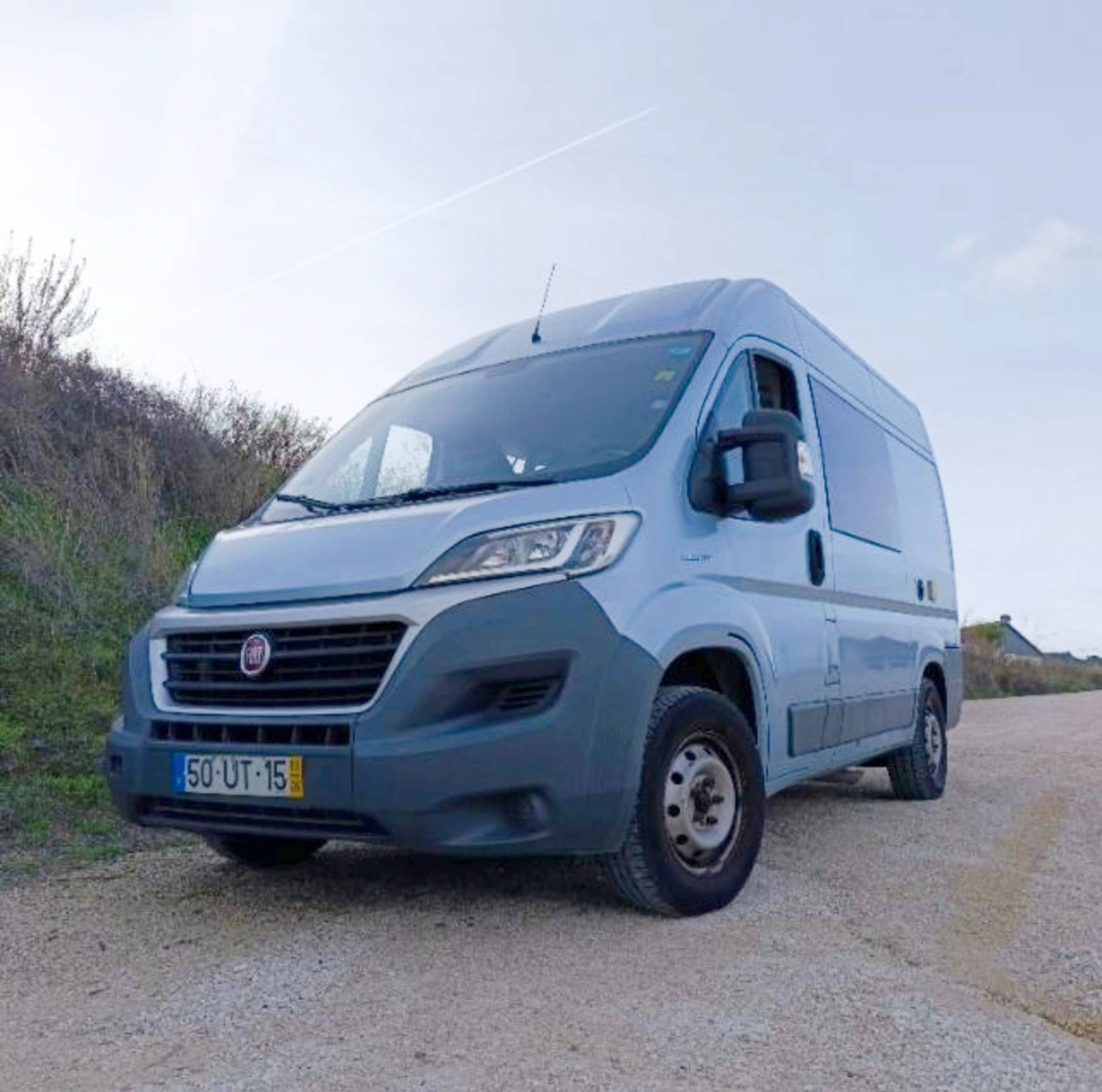 Vue avant de 3/4 Fiat - Yescapa