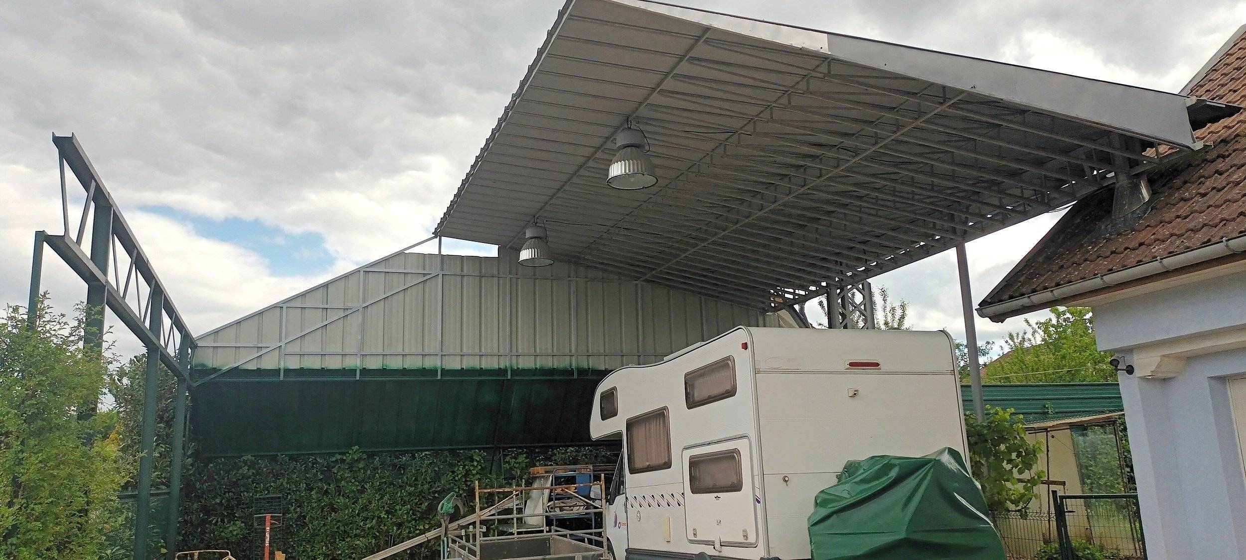 schräge Vorderansicht Fiat Ducato 2,0 l Multijet 100 ch. - Yescapa