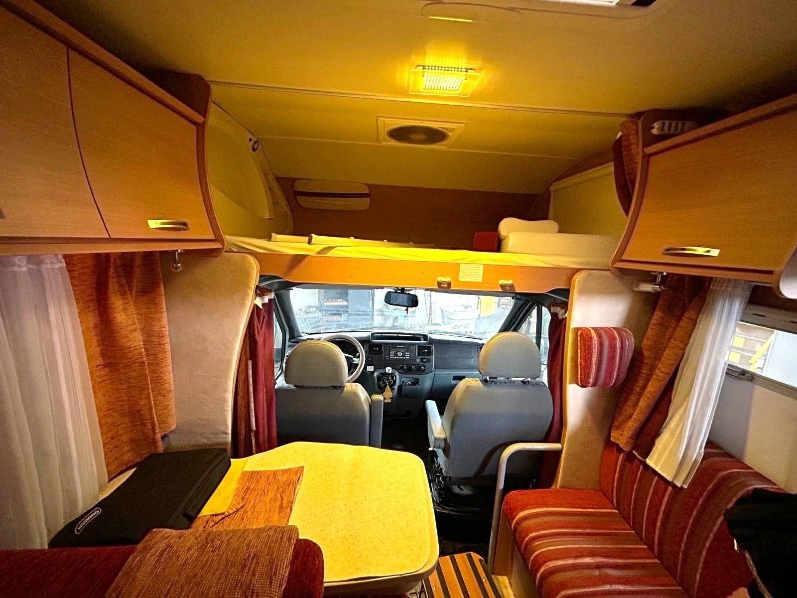 Dinette Ford - Yescapa