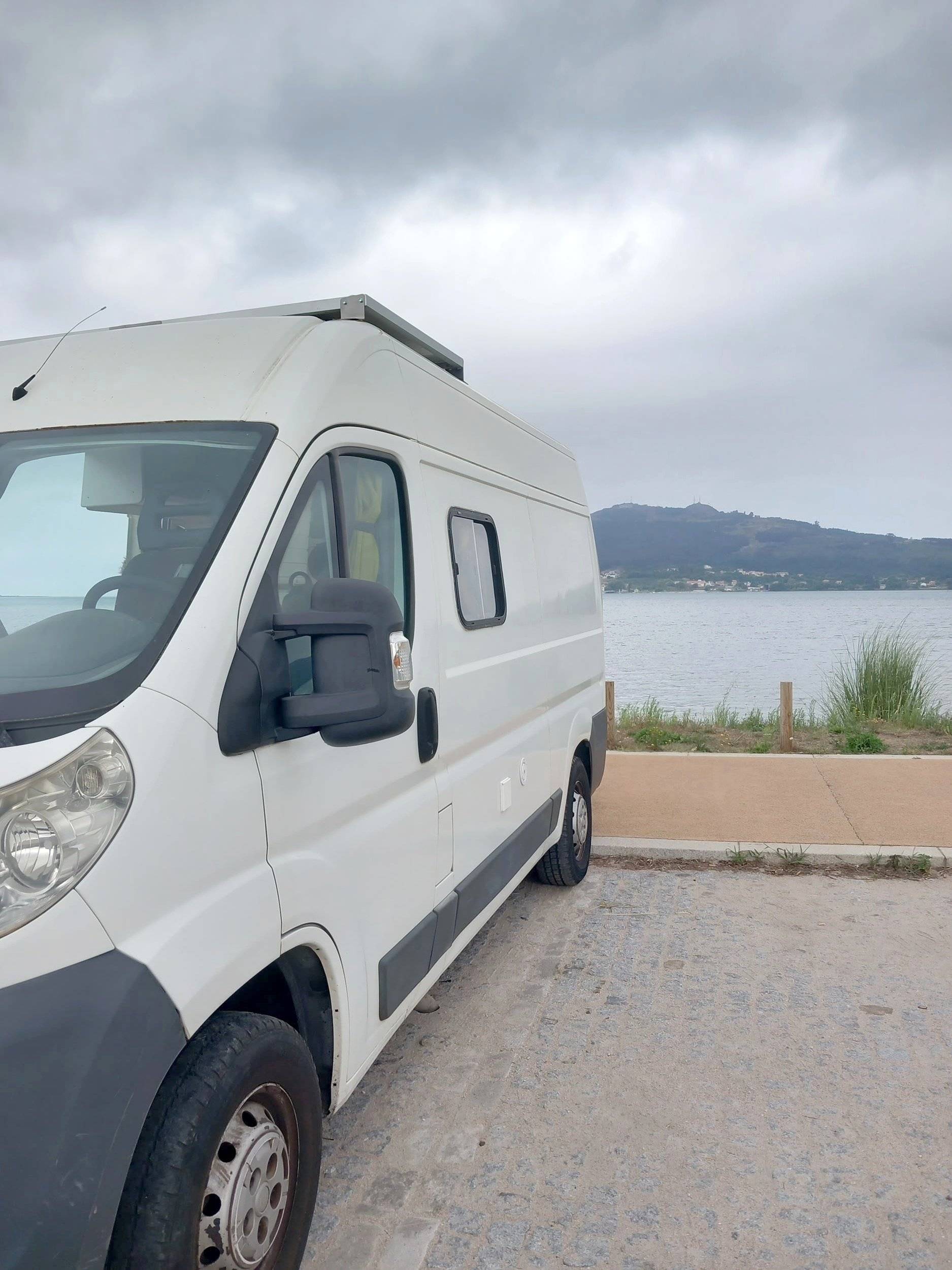 schräge Vorderansicht Fiat Ducato 2,3 l Multijet 140 - Yescapa