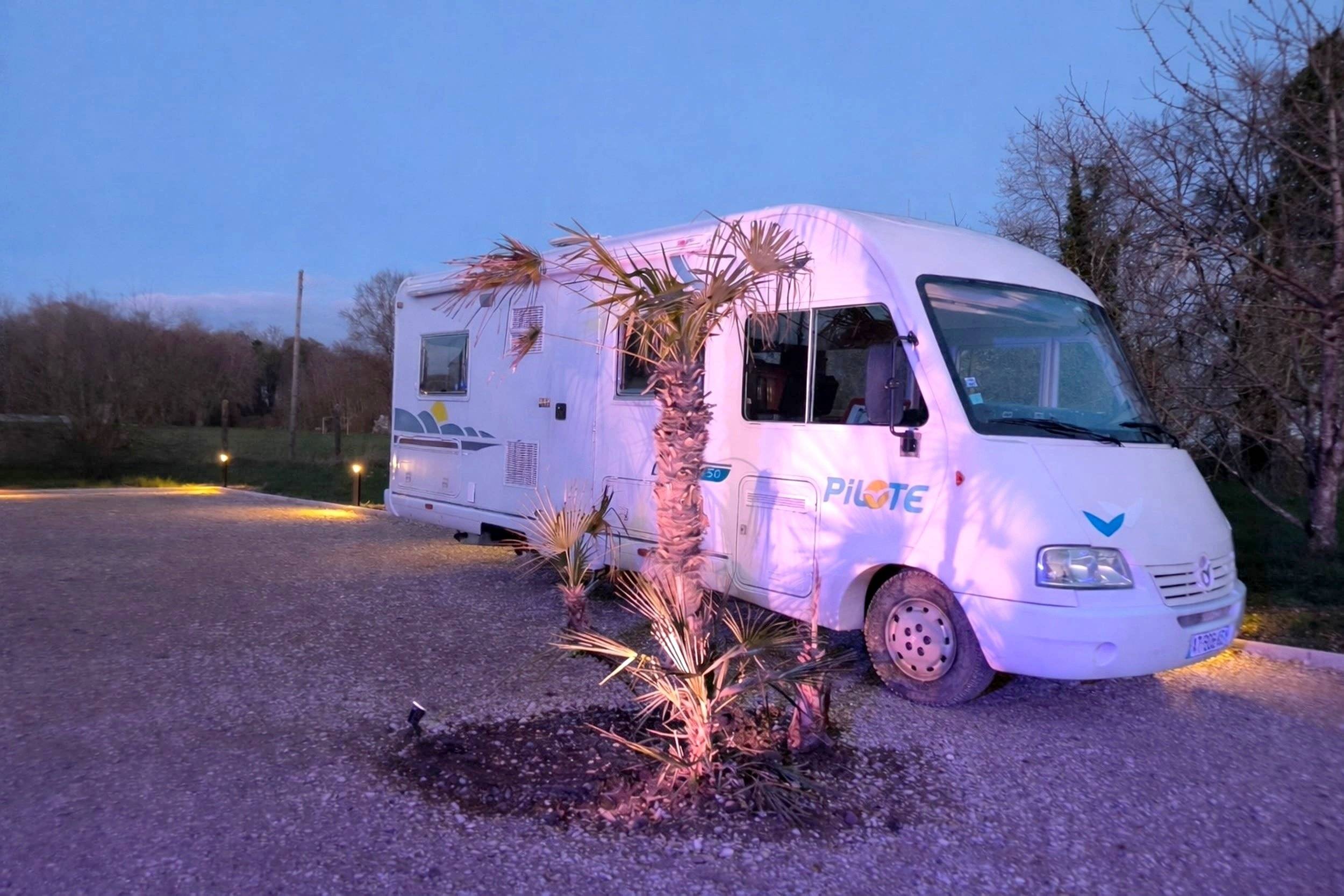 schräge Vorderansicht Fiat Ducato 2.8 JTD - Yescapa