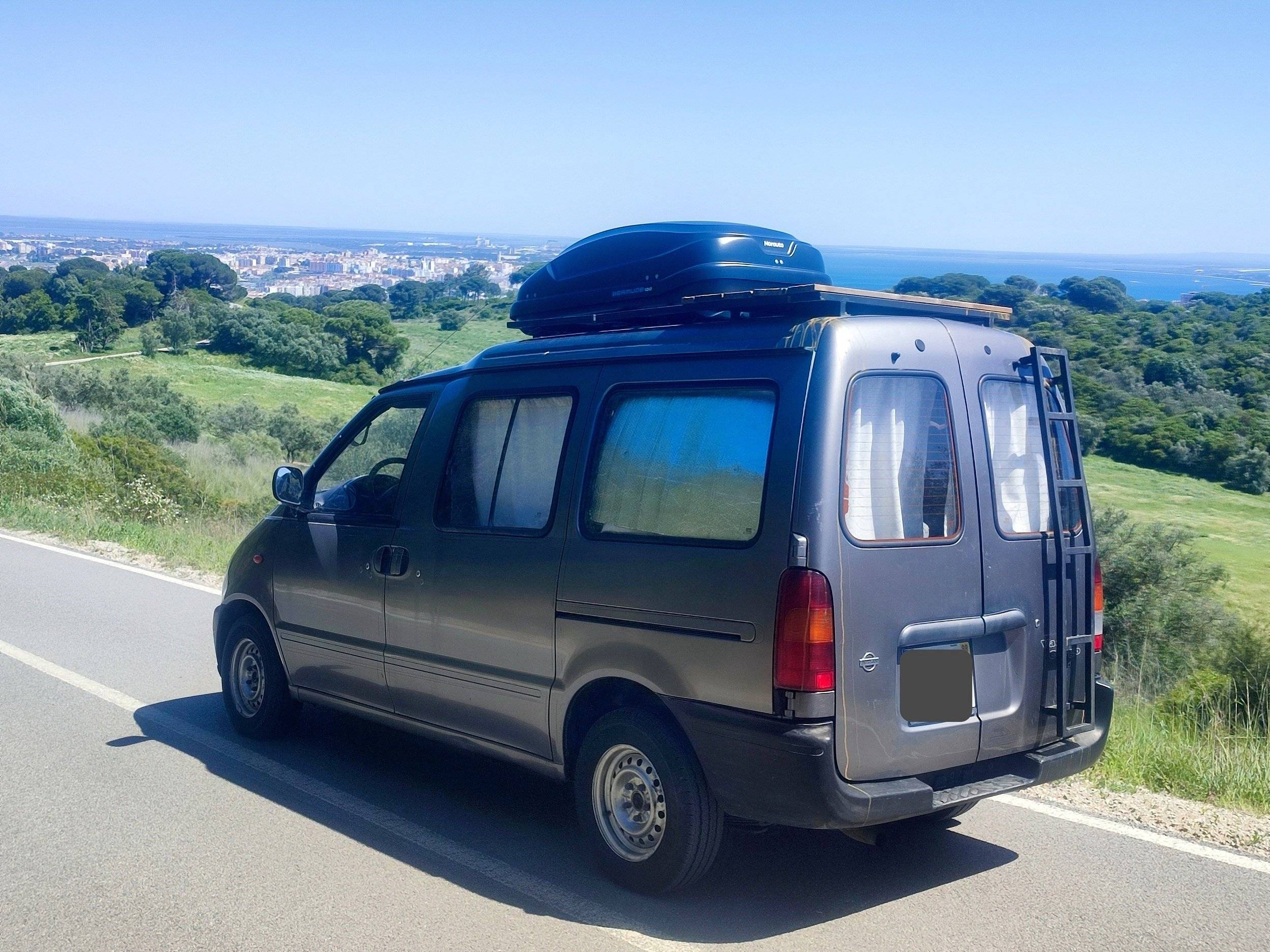 Vista de 3/4 Nissan Nissan Vanette - Yescapa