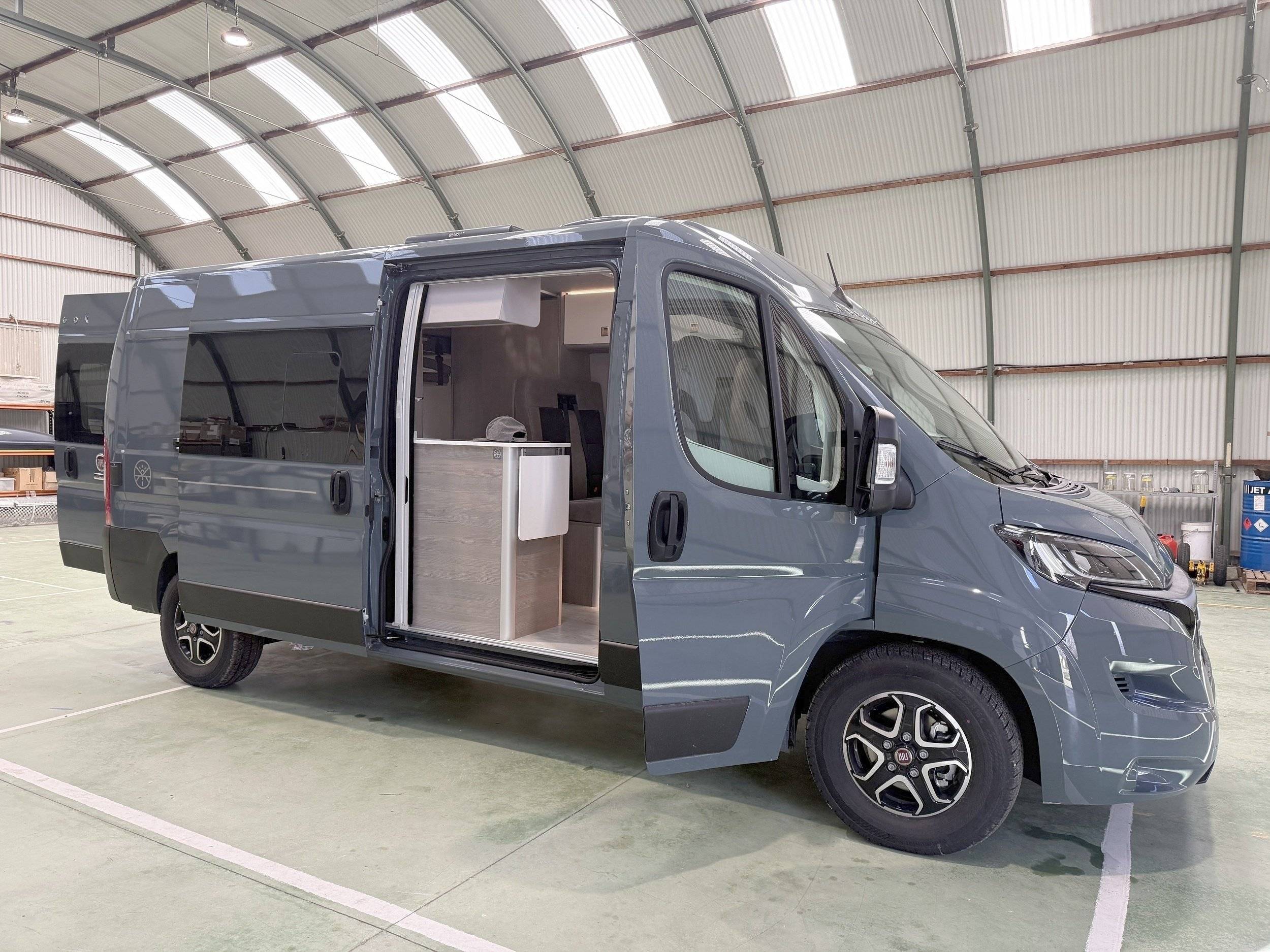 Front view from 3/4 Fiat Ducato 2,2 l Multijet 130 ch. - Yescapa