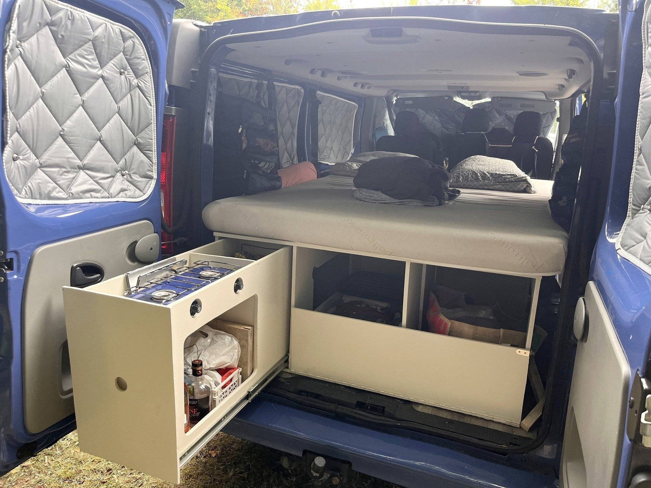 Kitchen Renault Trafic 2 l 115 ch - Yescapa