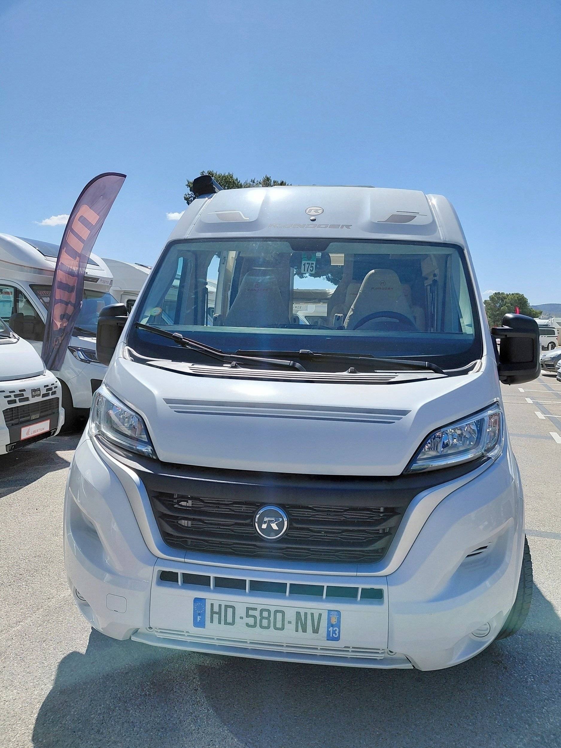 Front view from 3/4 Fiat Multijet 2,3 - Yescapa