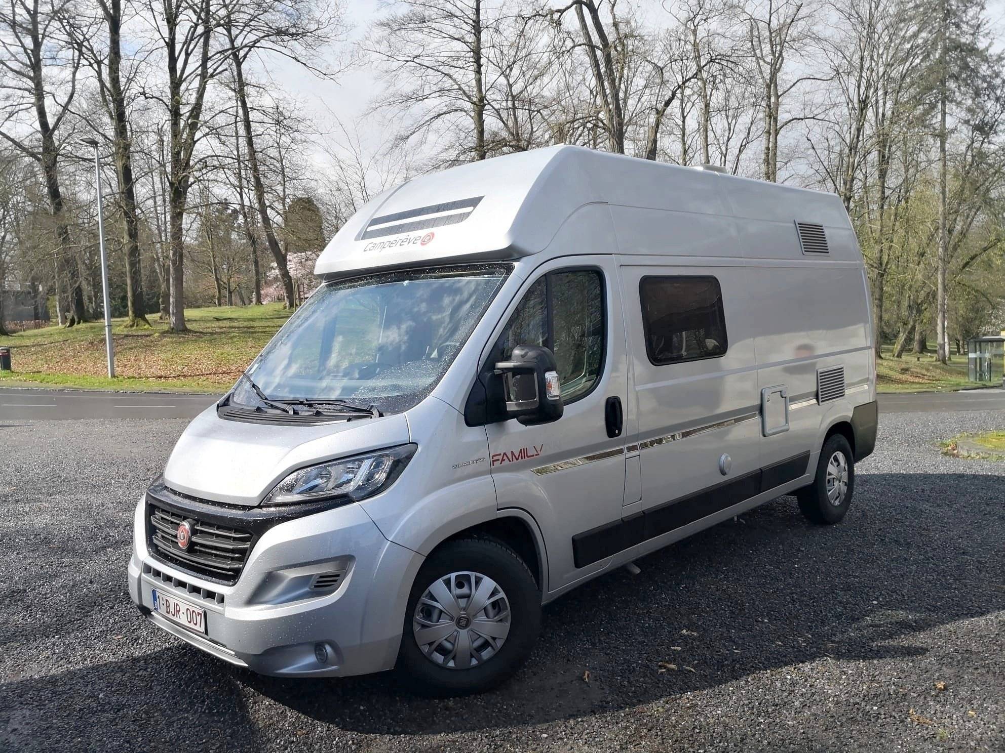 Front view from 3/4 Fiat - Yescapa