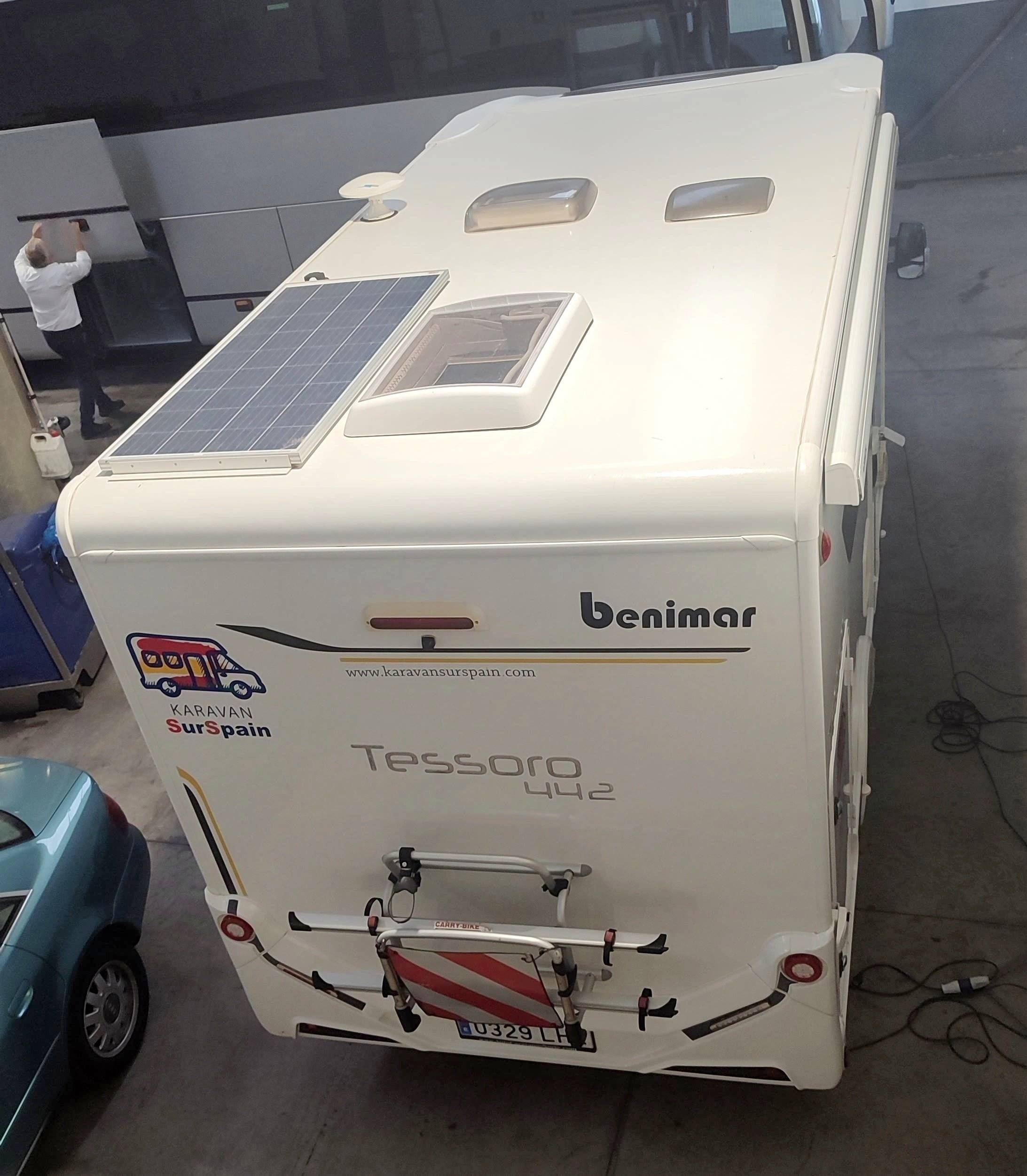 Vue arrière Ford Transit 2,0 l 170 ch - Yescapa
