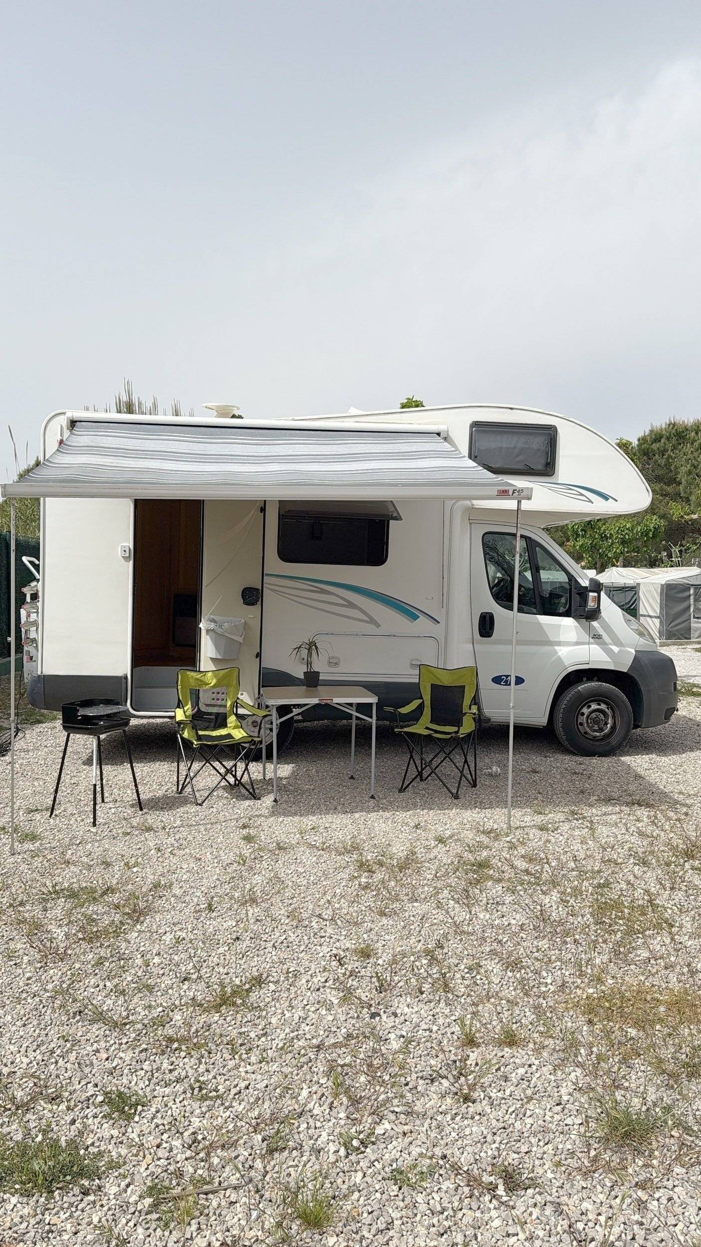 Vue avant de 3/4 Fiat Ducato 2,0 l Multijet 100 ch. - Yescapa