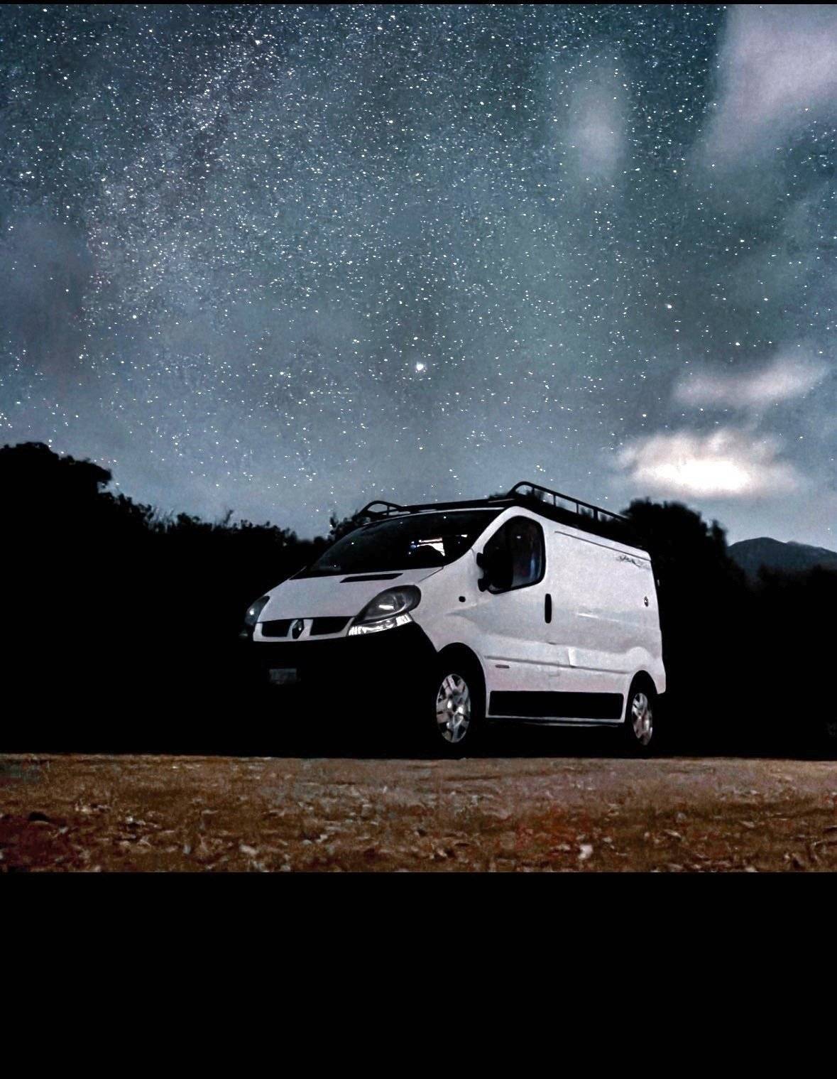 Voorkant 3/4 Renault Trafic - Yescapa