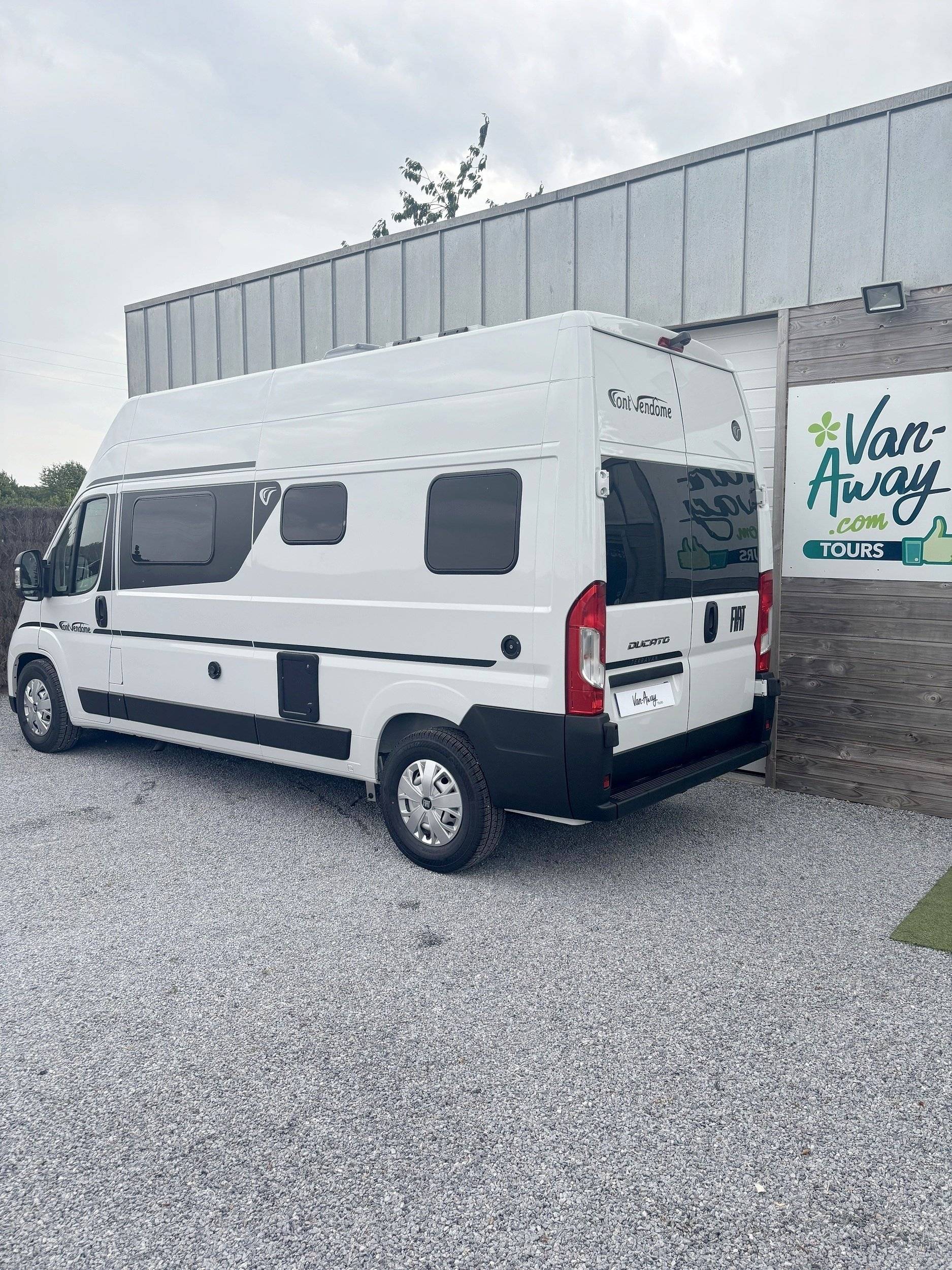 Font Vendôme terra van