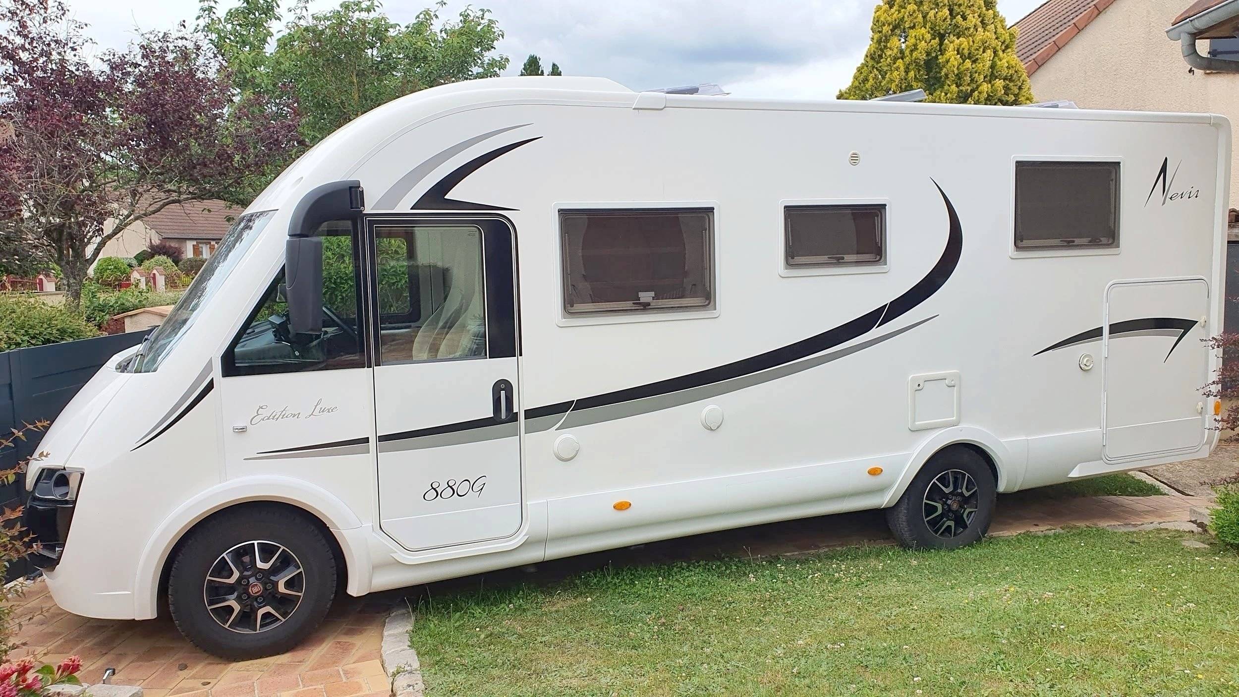 Vista de 3/4 Fiat 2,3 l 130 ch. - Yescapa