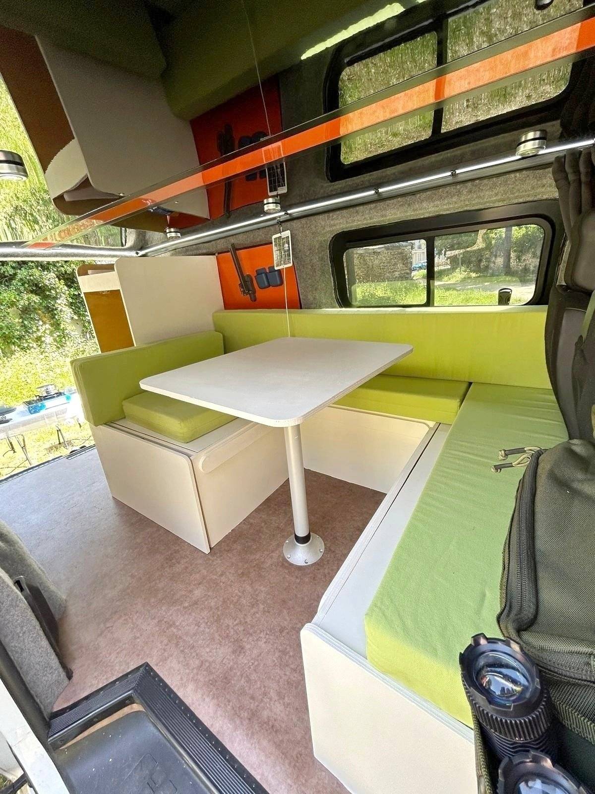 Menjador Citroën Jumpy - Yescapa