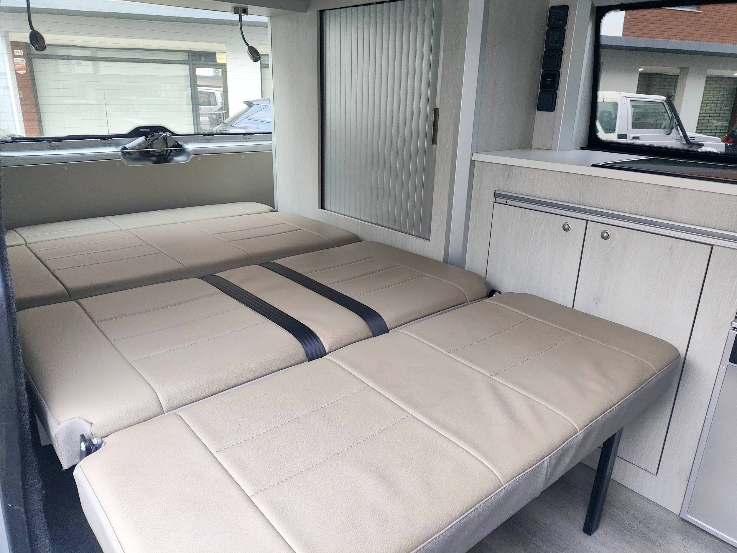 Plazas en cama Volkswagen California - Yescapa