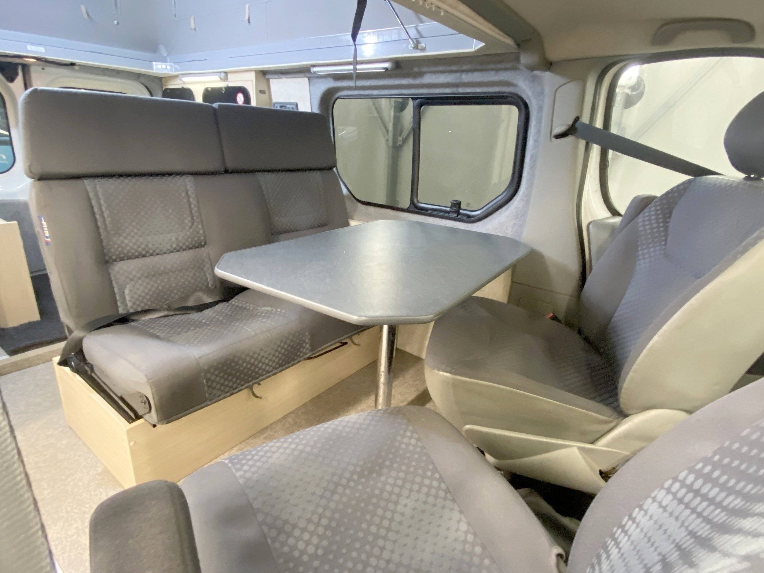 Essecke Renault RENAULT TRAFIC II 2,0L DCI 115CV L2H1 PACK EXTRA - Yescapa