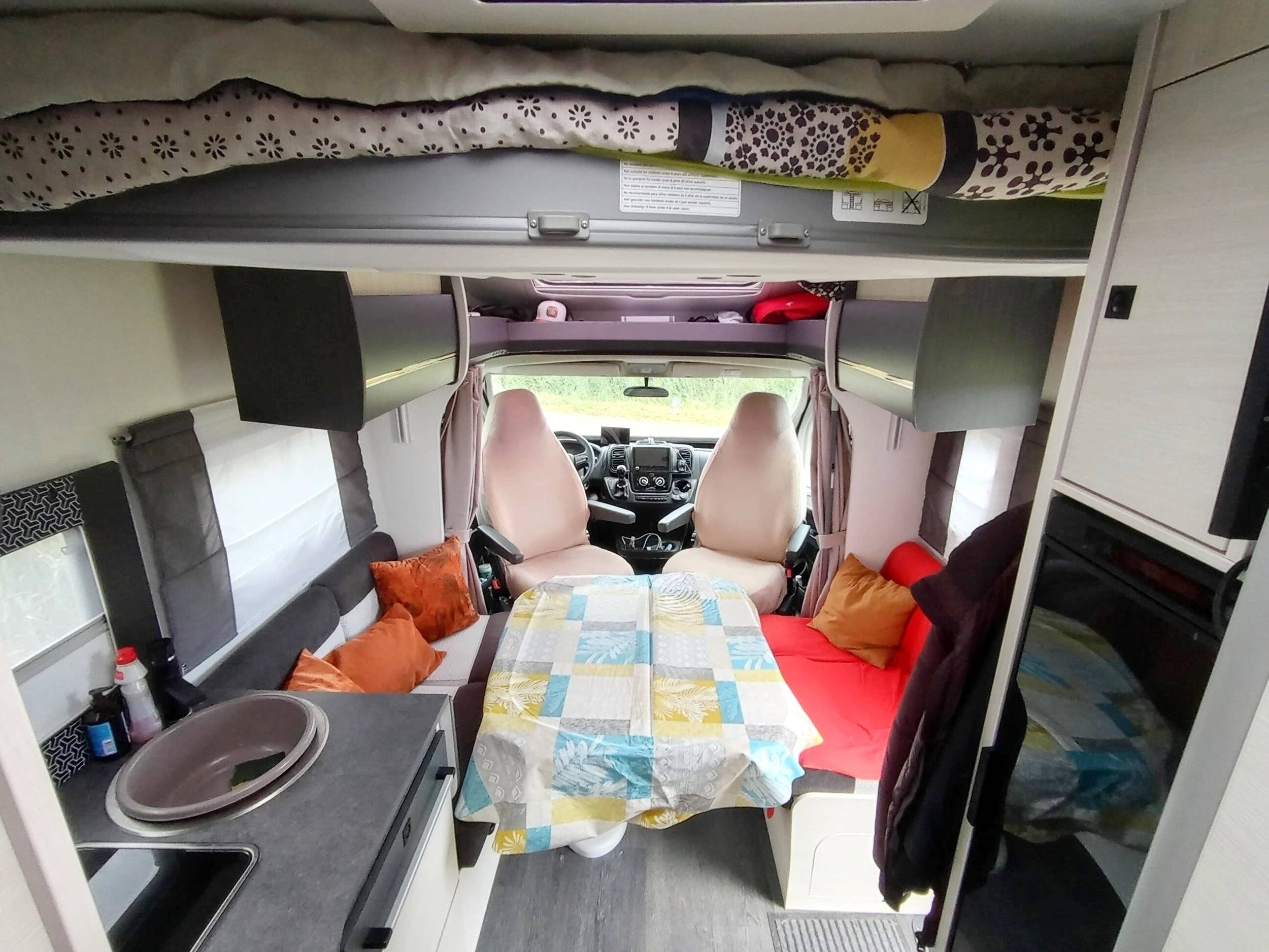 Challenger 328 VIP graphite