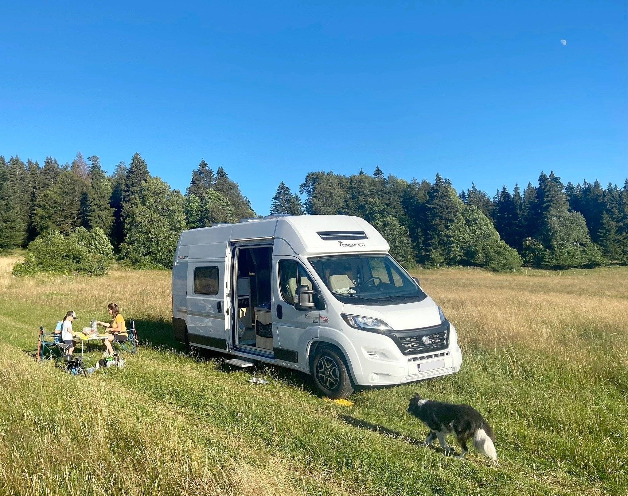Dreamer Dreamer Family Van