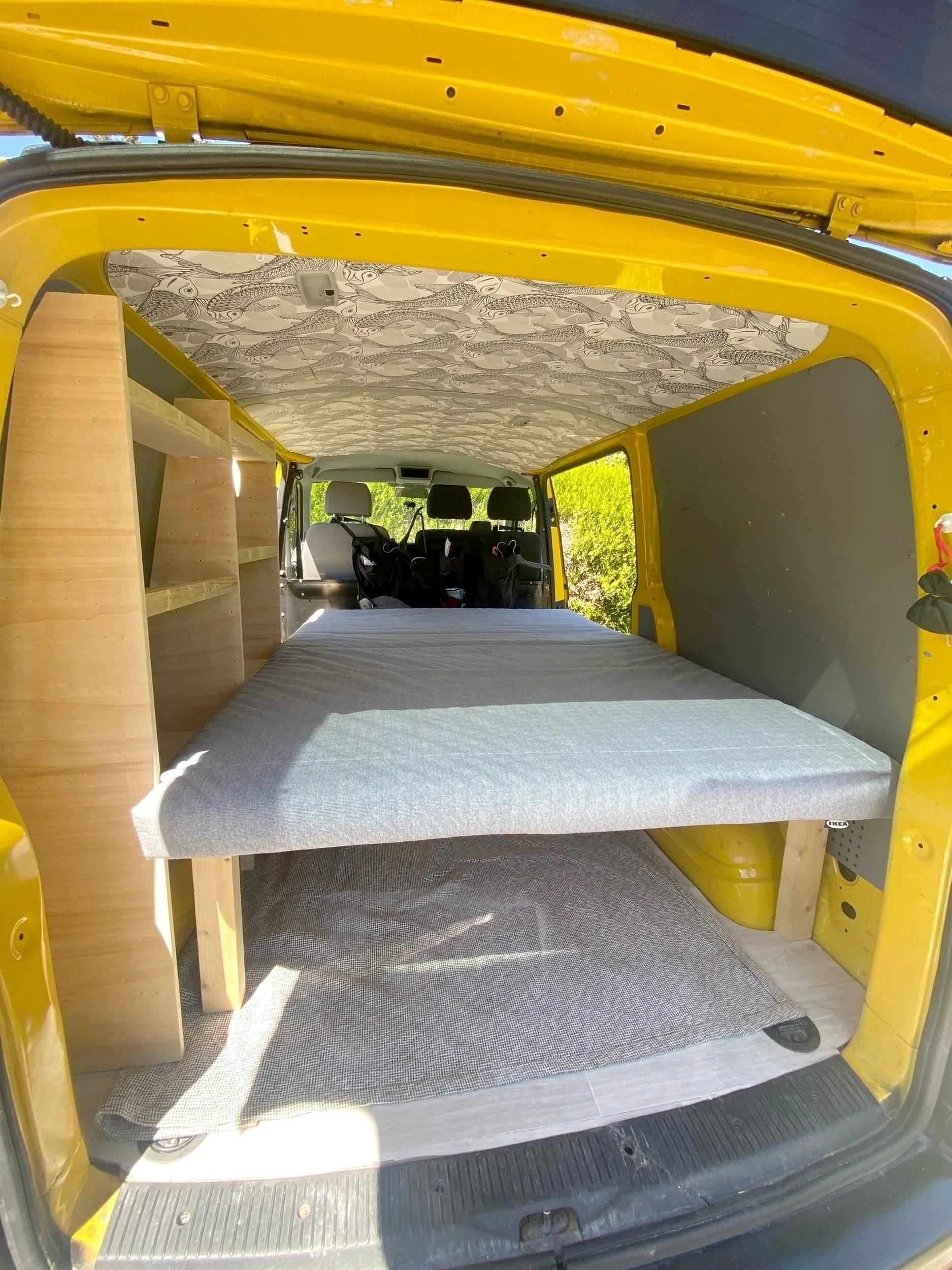 Berth Volkswagen T5 2 l 84 ch - Yescapa