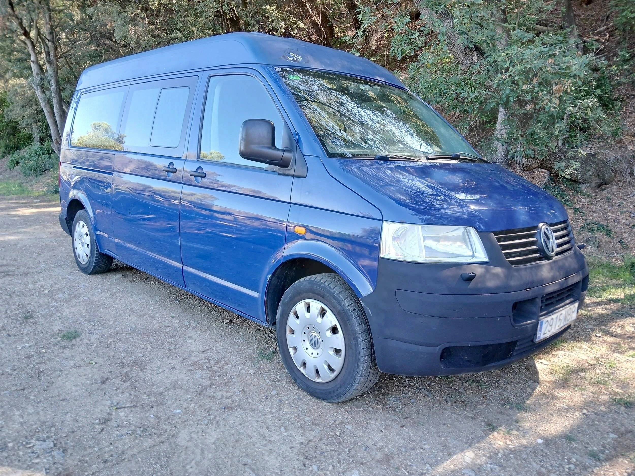 Voorkant 3/4 Volkswagen Transporter T5 2 l 102 ch - Yescapa