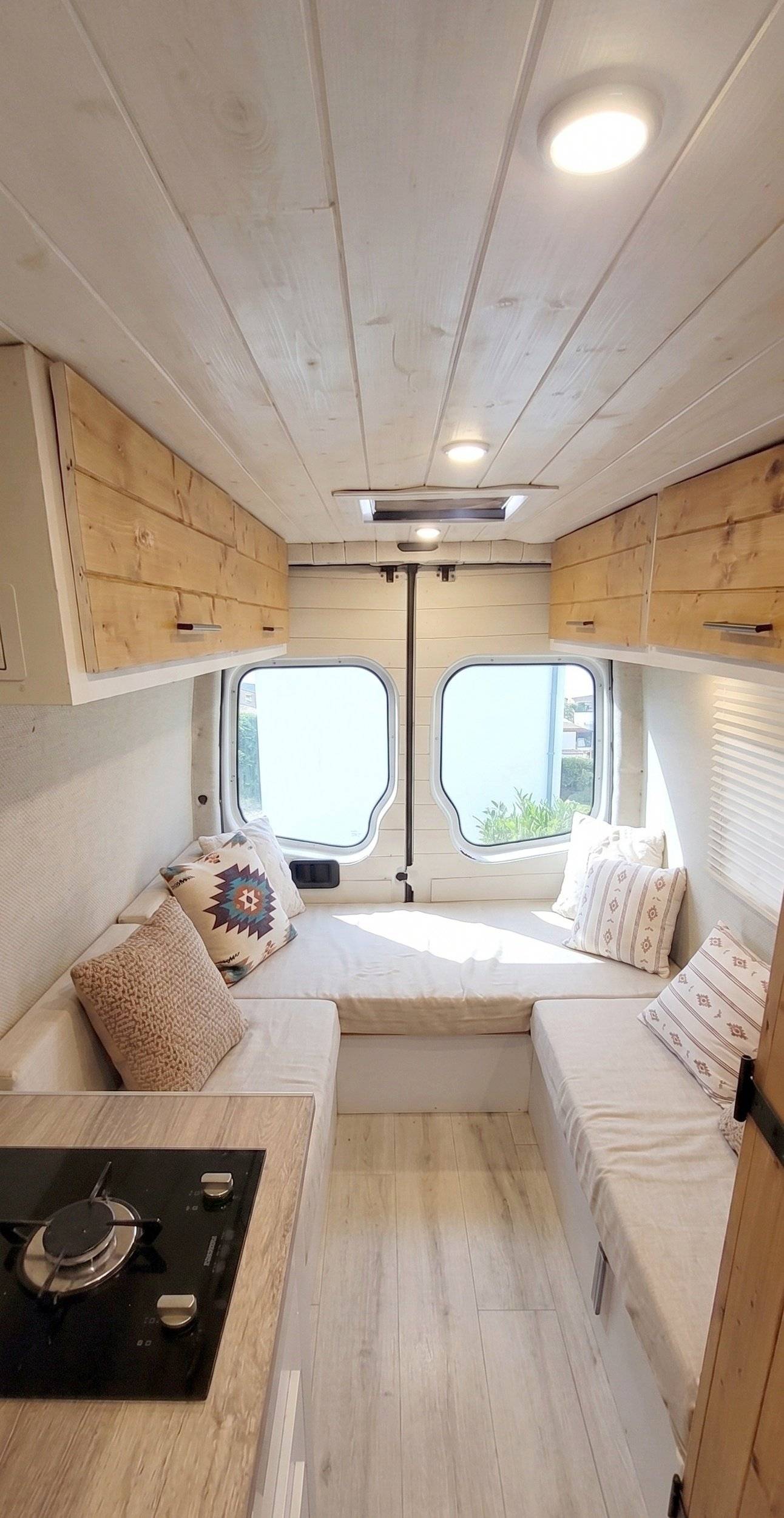 Berth Mercedes Sprinter - Yescapa