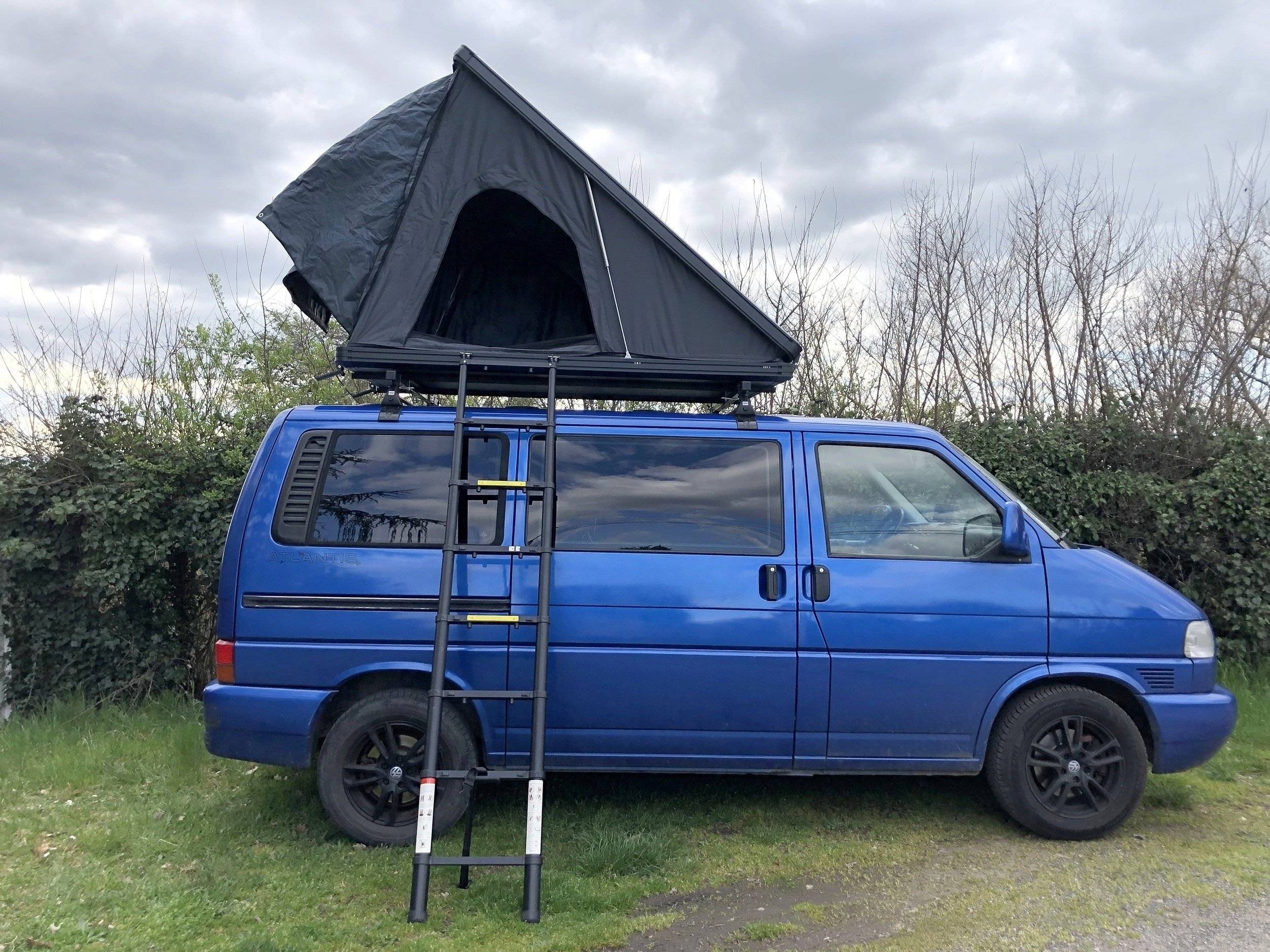 Vue avant de 3/4 Volkswagen Volkswagen Transporter - Yescapa