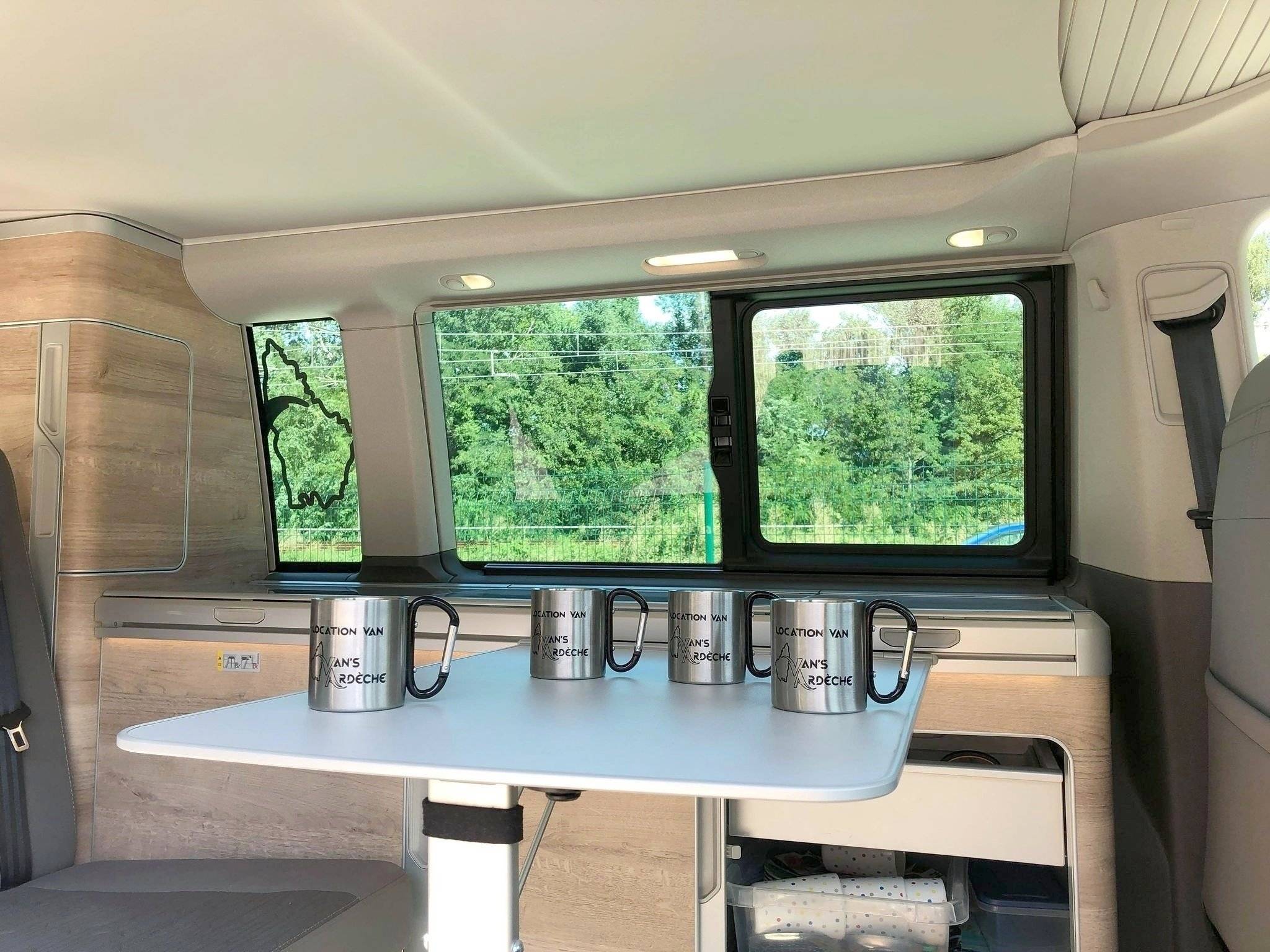 Dinette Volkswagen California T6 2 l TDI 150 ch - Yescapa