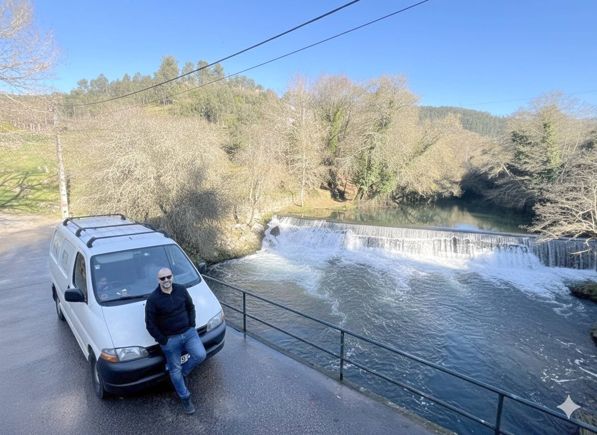 Vue avant de 3/4 Toyota Hiace - Yescapa