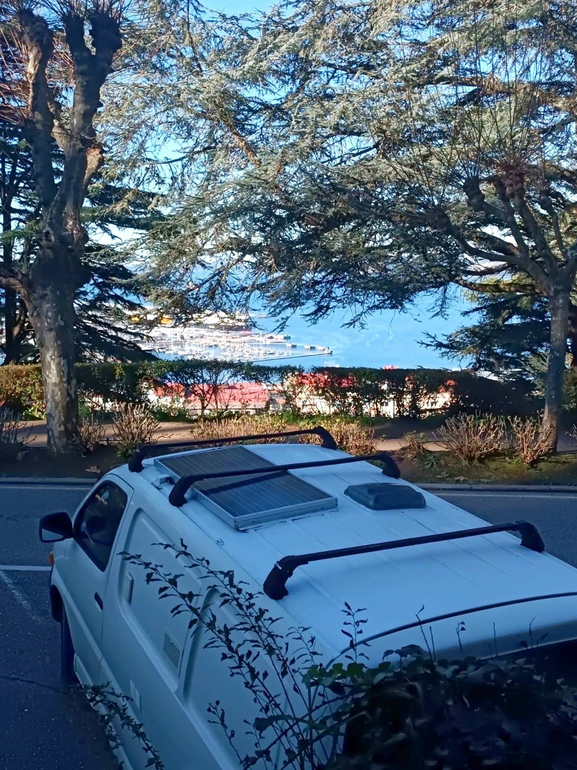 Front view from 3/4 Toyota Hiace - Yescapa