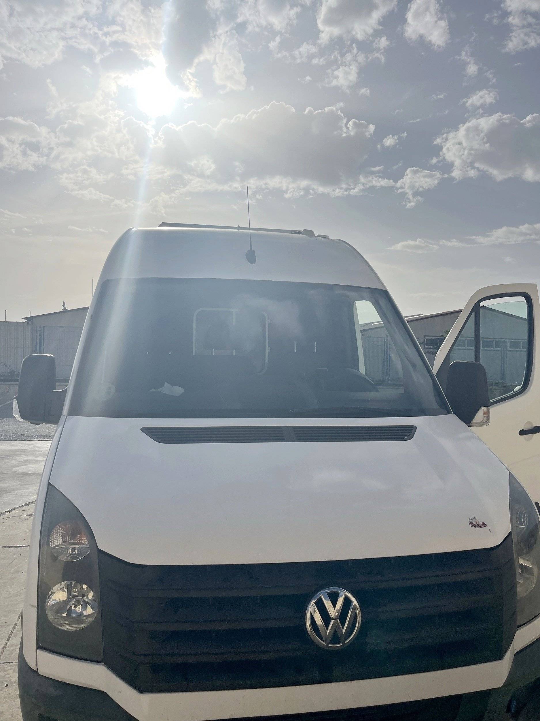 Voorkant 3/4 Volkswagen Crafter 2,0 l 102 ch - Yescapa
