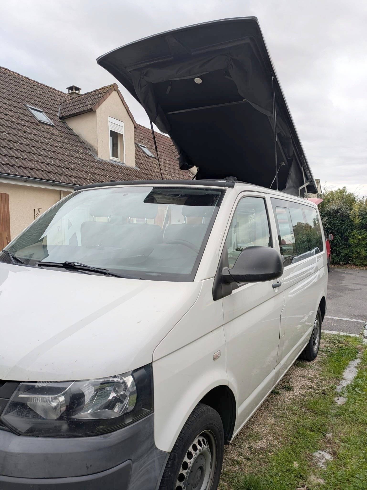 Front view from 3/4 Volkswagen - Yescapa