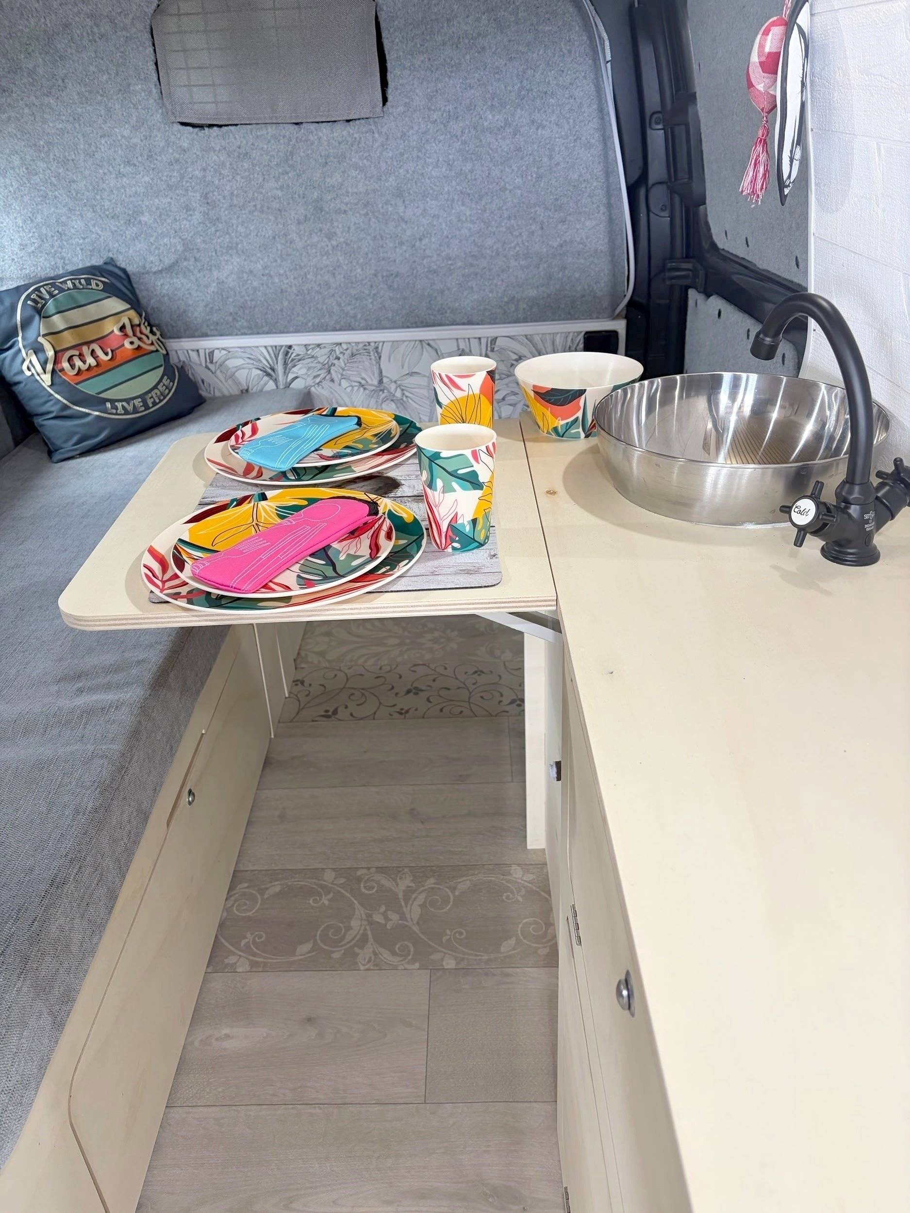 Dining Area Ford Transit custom - Yescapa