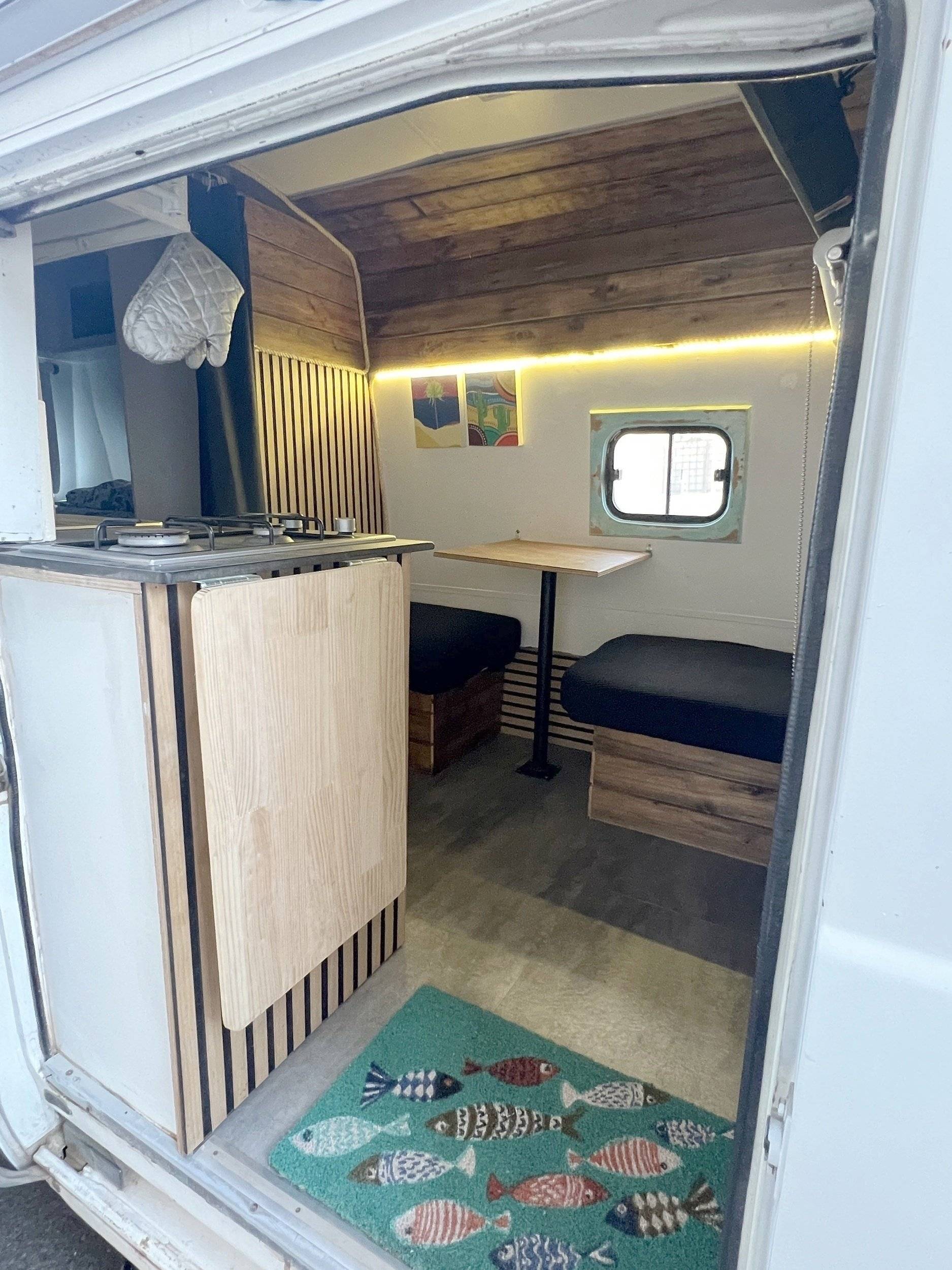 Dinette Iveco Daily 35.10 - Yescapa