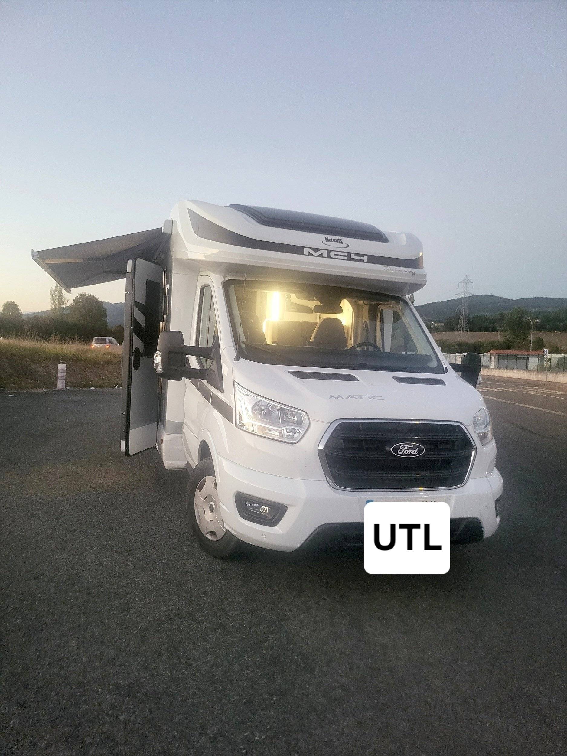 Front view from 3/4 Ford Transit 2,0 l 130 ch - Yescapa
