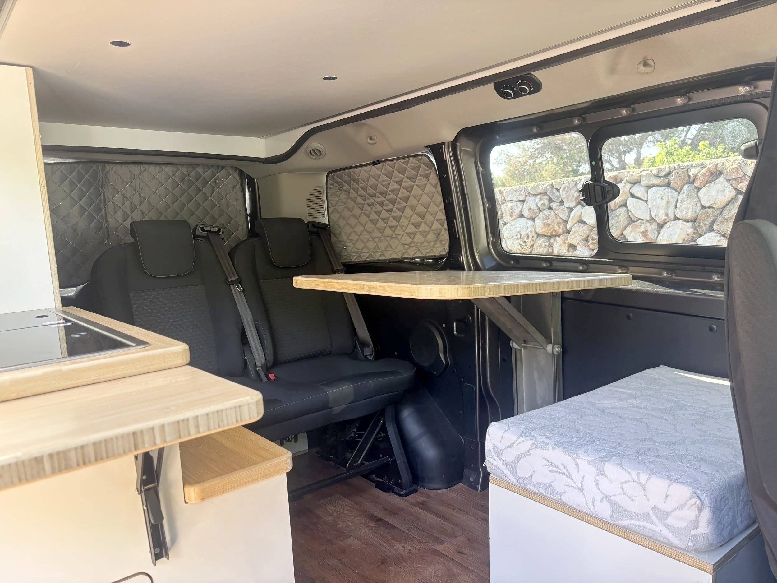 Comedor Ford Transit Custom 2,0 l 130 ch - Yescapa