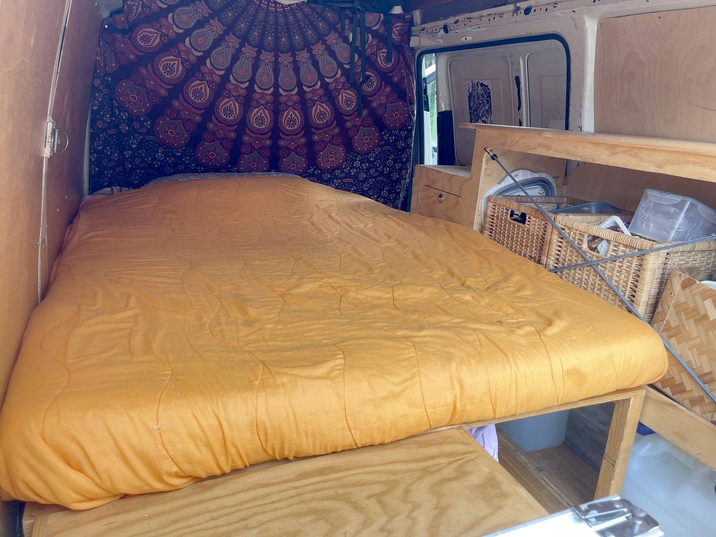 Berth Volkswagen T5 1,9 l 102 ch - Yescapa