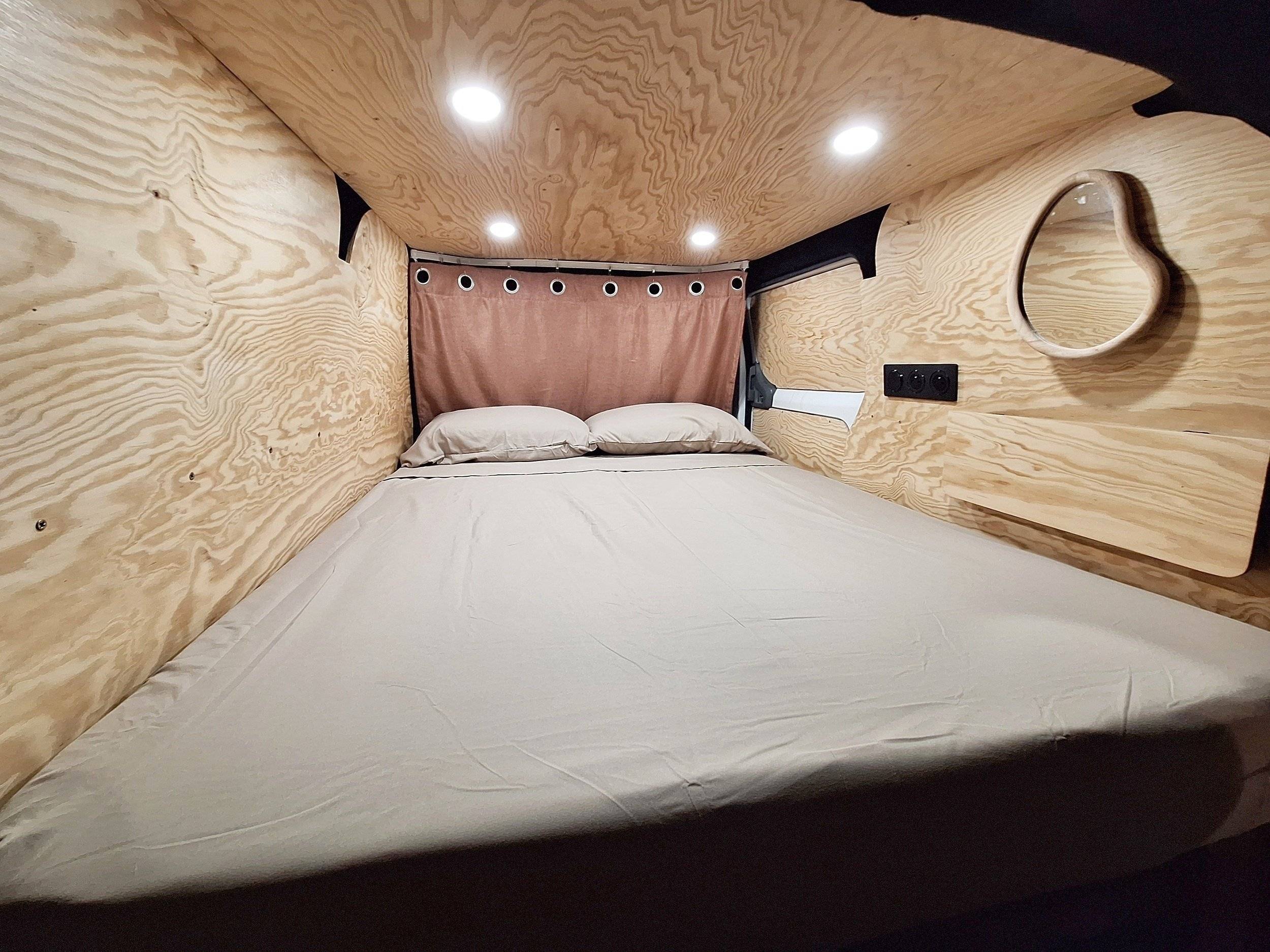 Schlafplätze Nissan NV200 - Yescapa