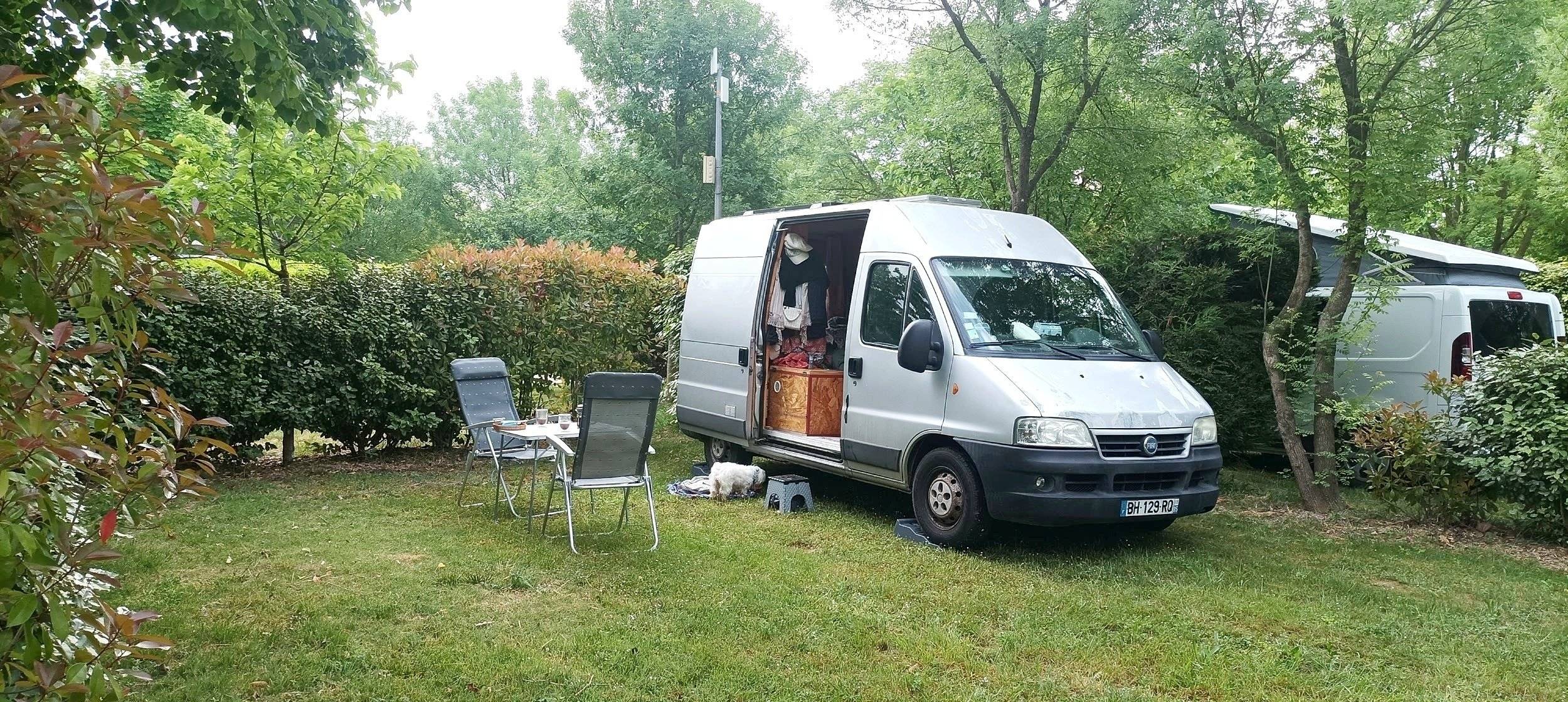 schräge Vorderansicht Fiat Ducato 2.0 l 115 ch - Yescapa