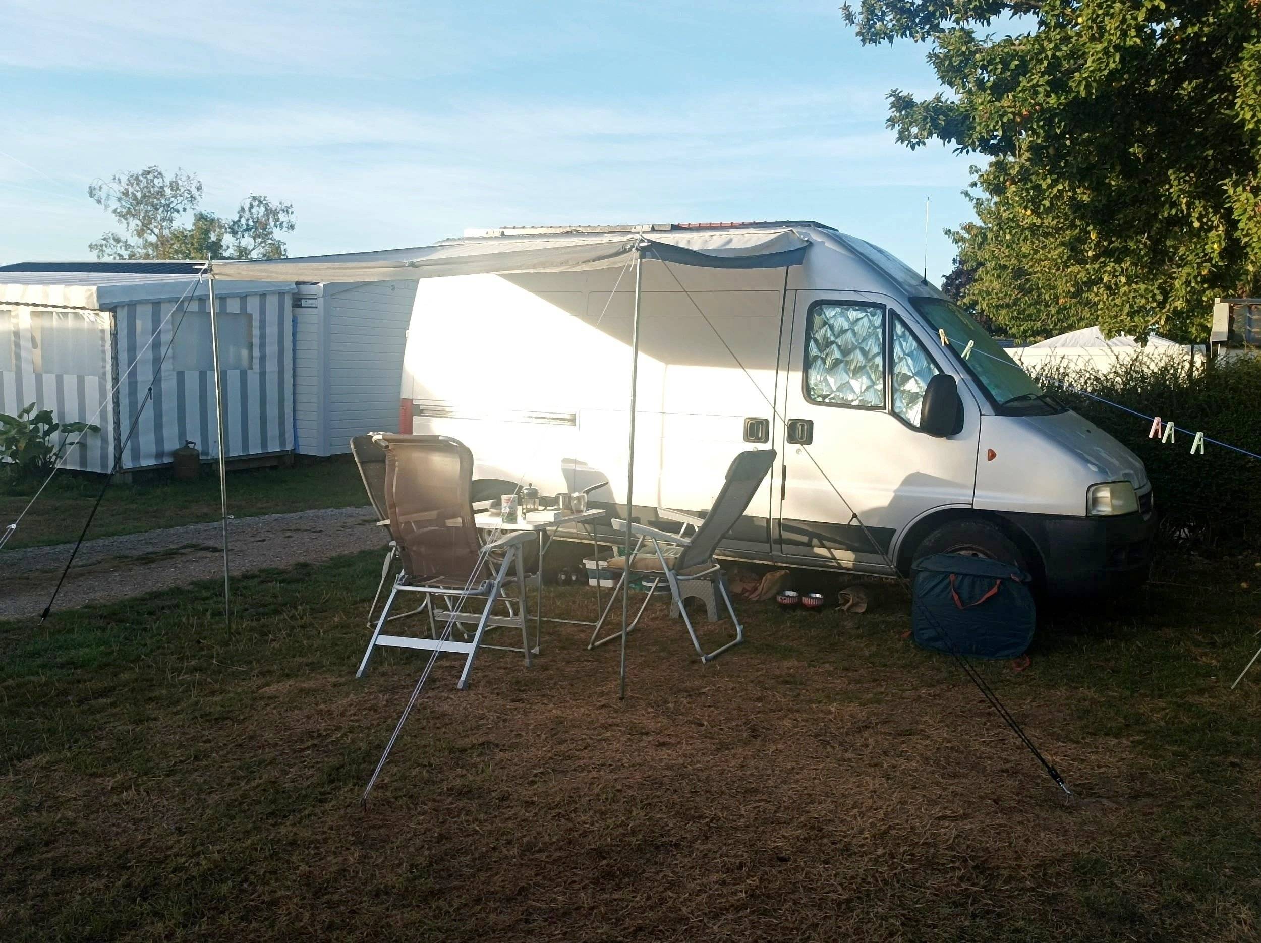 schräge Vorderansicht Fiat Ducato 2.0 l 115 ch - Yescapa
