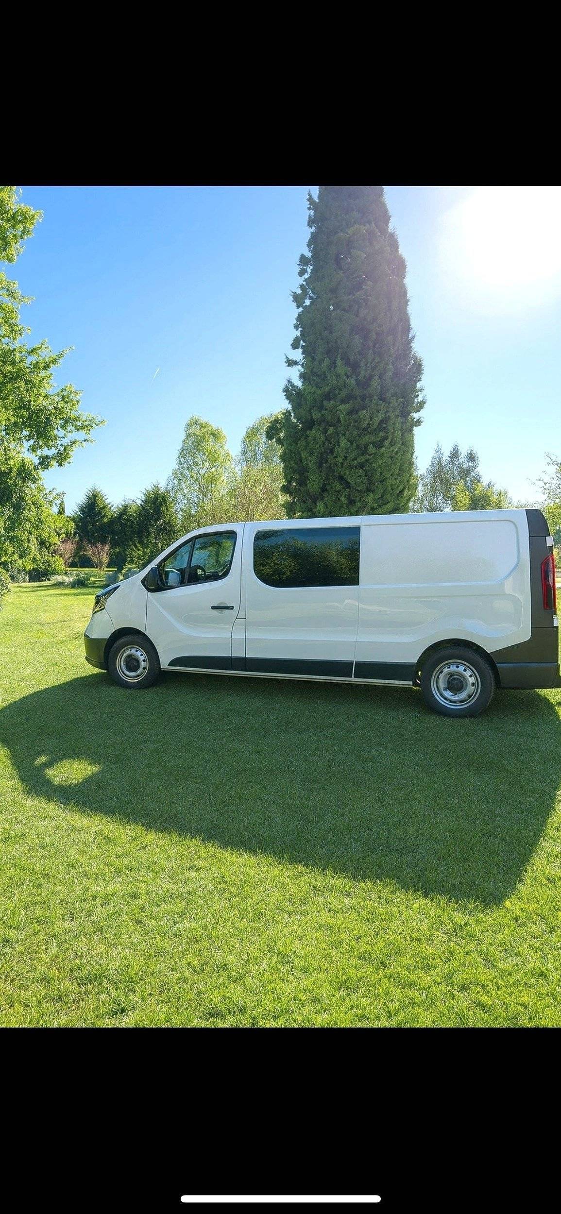 Voorkant 3/4 Renault Trafic 2,0 l dCi 120 ch. - Yescapa
