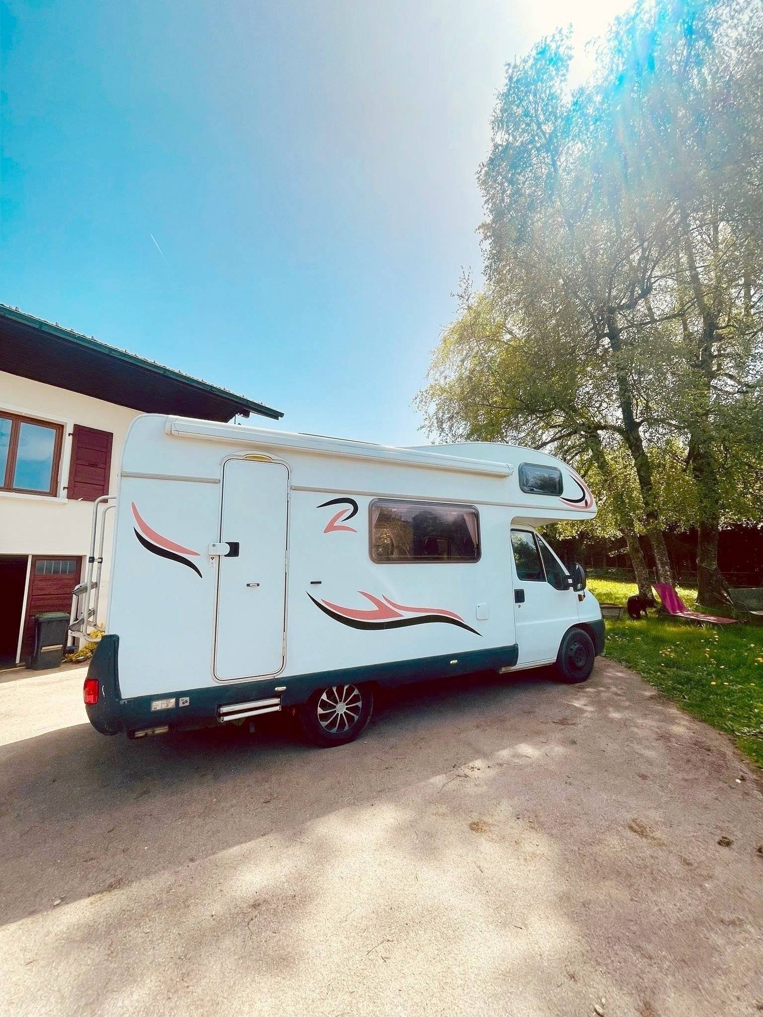 Vue avant de 3/4 Fiat Ducato 2,8 l 115 ch/Al-Ko - Yescapa