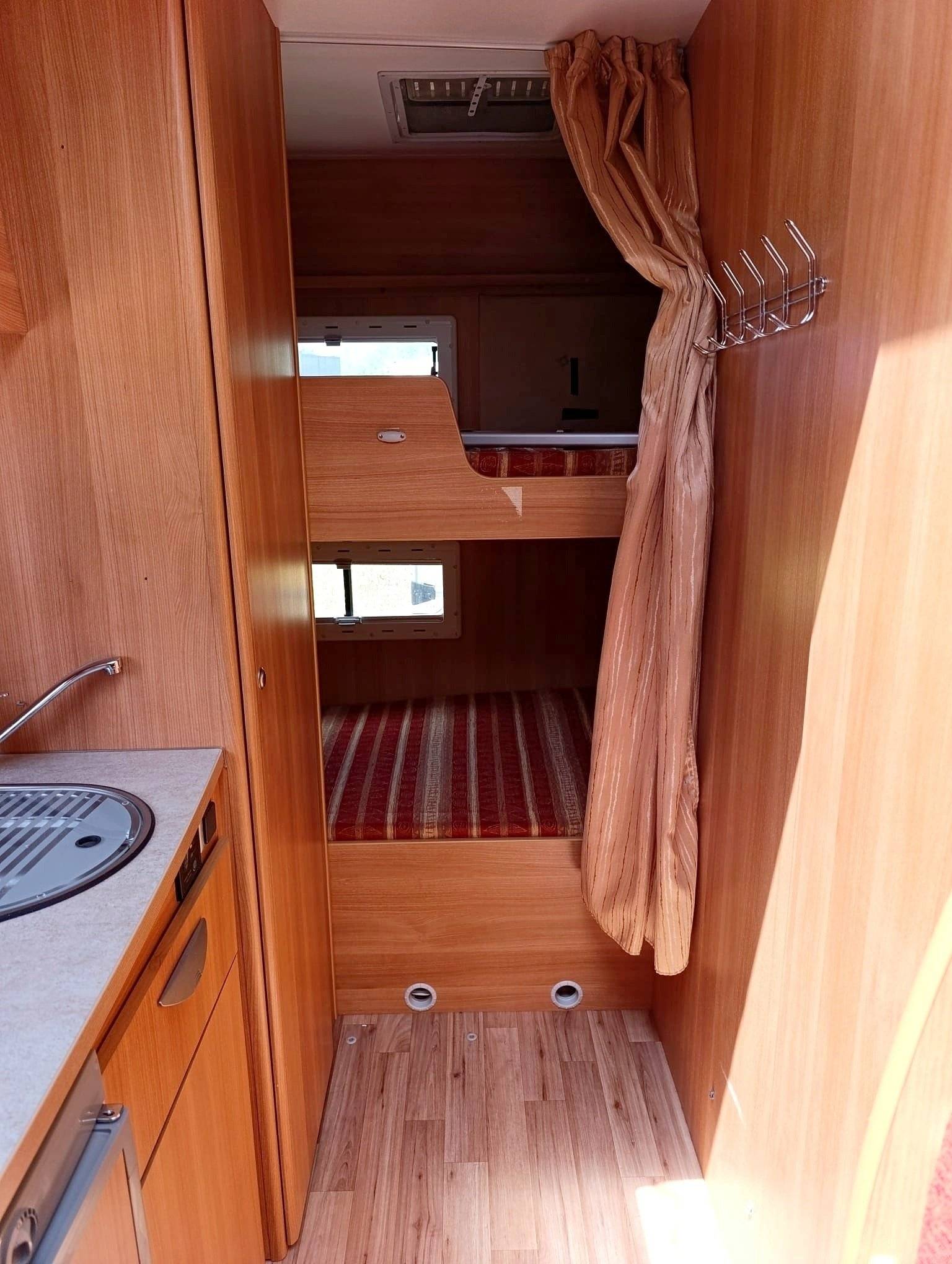 Schlafplätze Ford ford transit - Yescapa