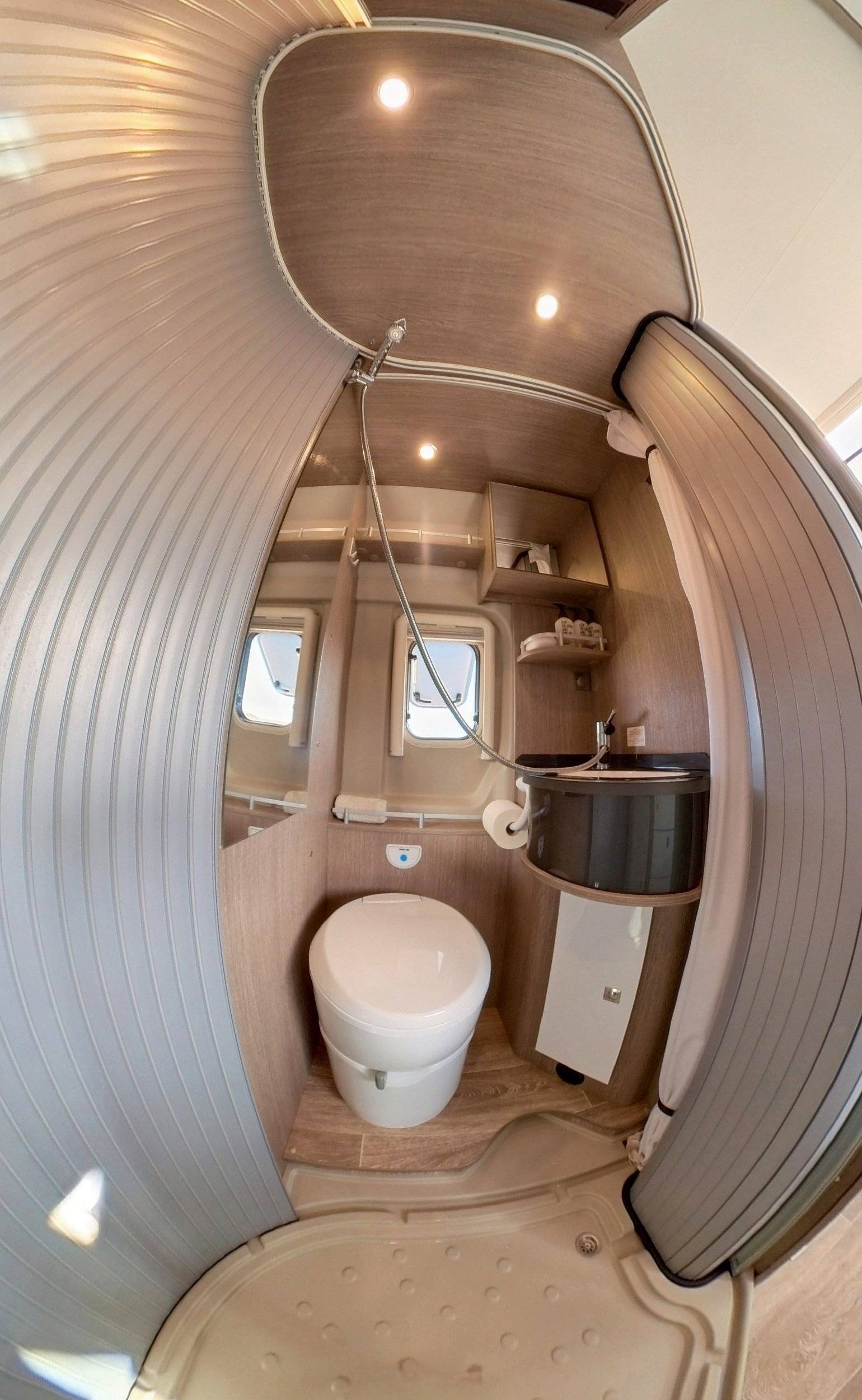 ACTIVANS SURF Family Camper 