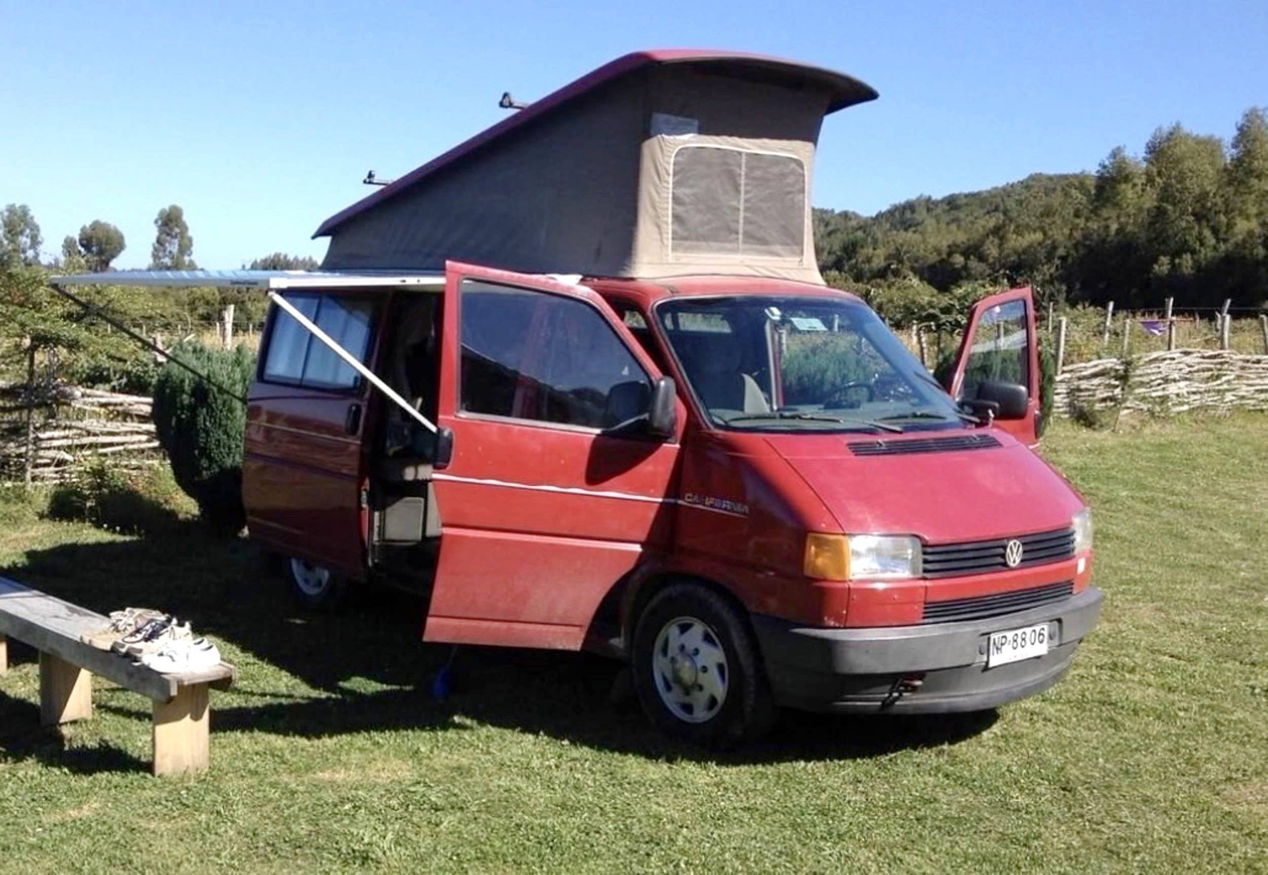 Vue avant de 3/4 Volkswagen 2,4 D - Yescapa