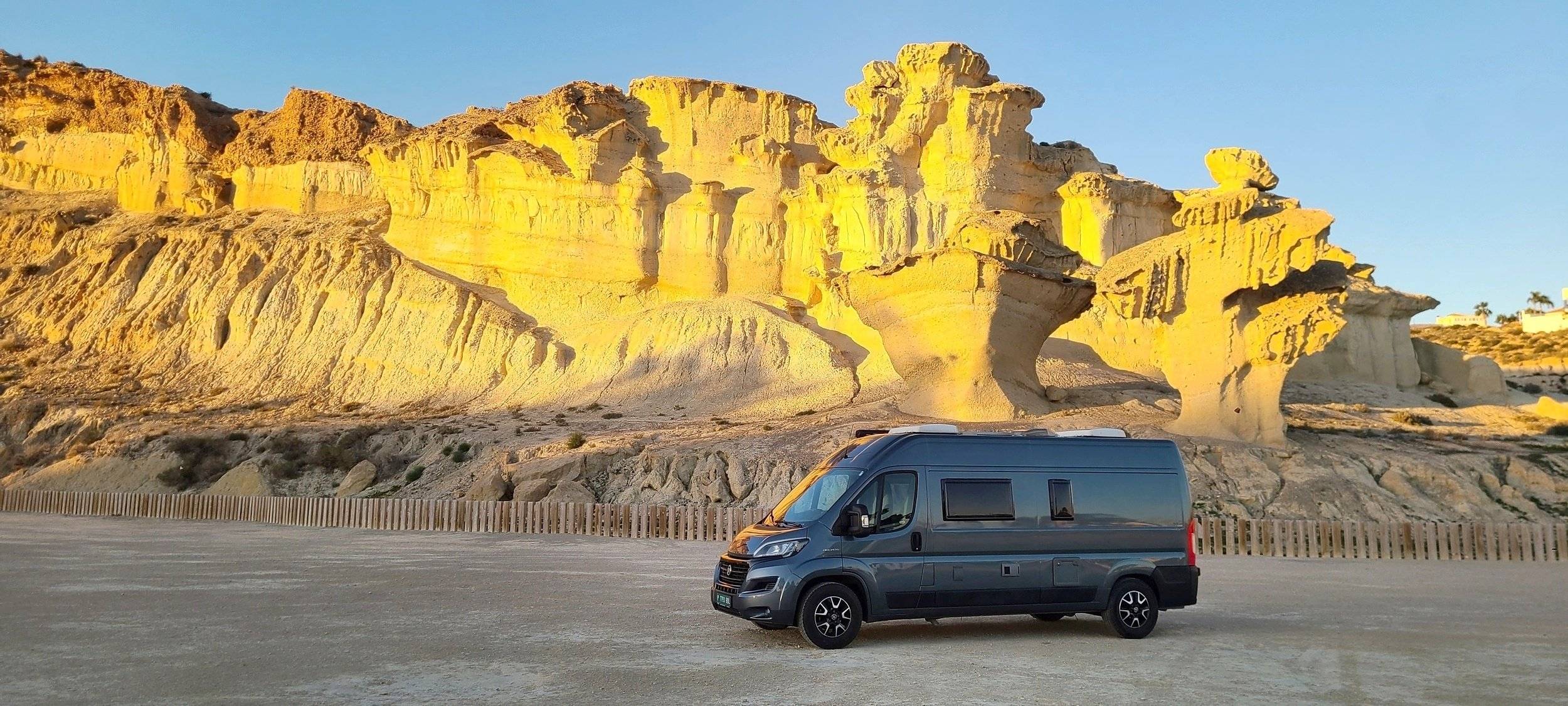 Vue avant de 3/4 Fiat Ducato 2,3 l 130 ch - Yescapa