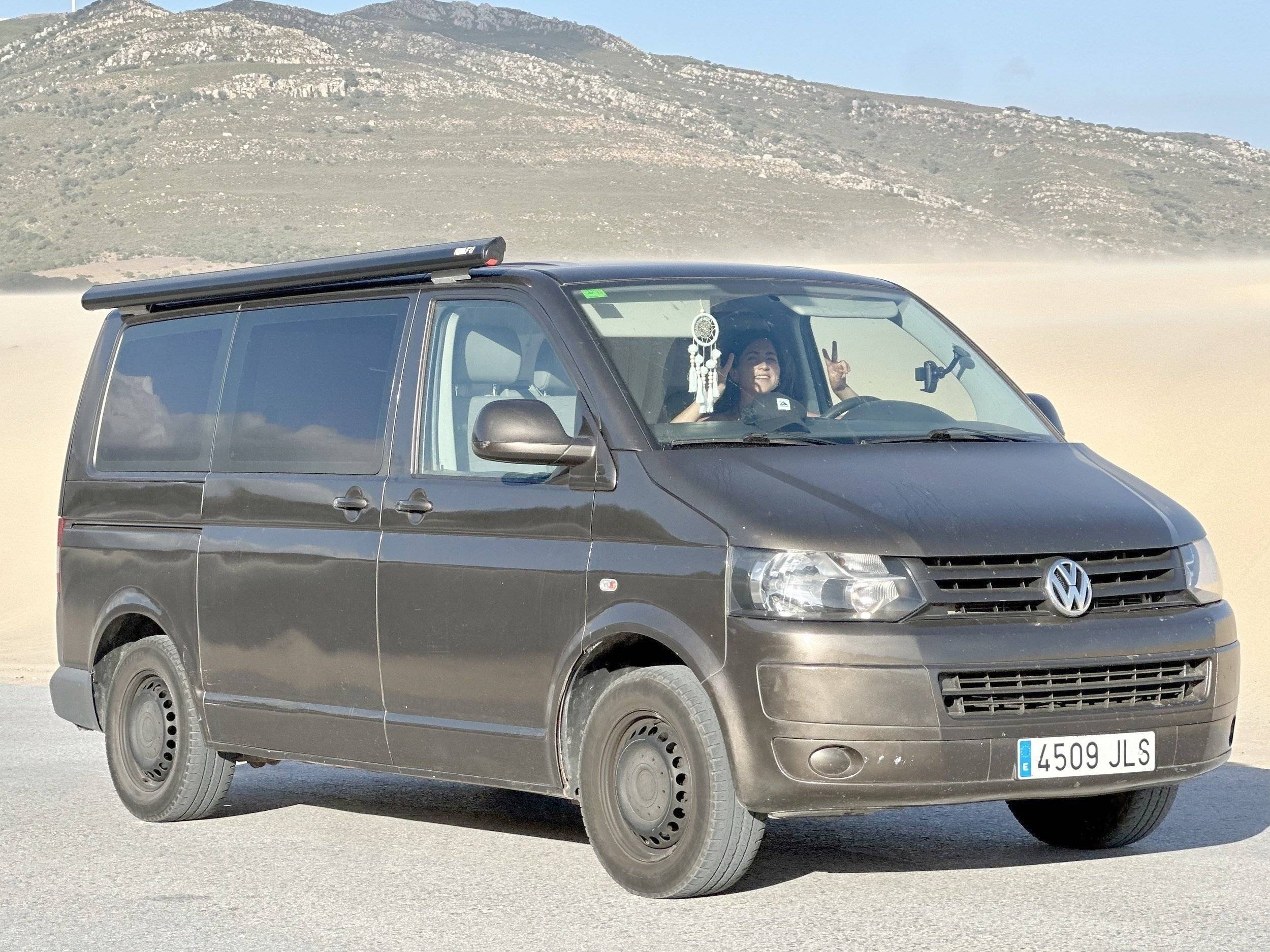 schräge Vorderansicht Volkswagen Volkswagen T5 4motion 140cv - Yescapa