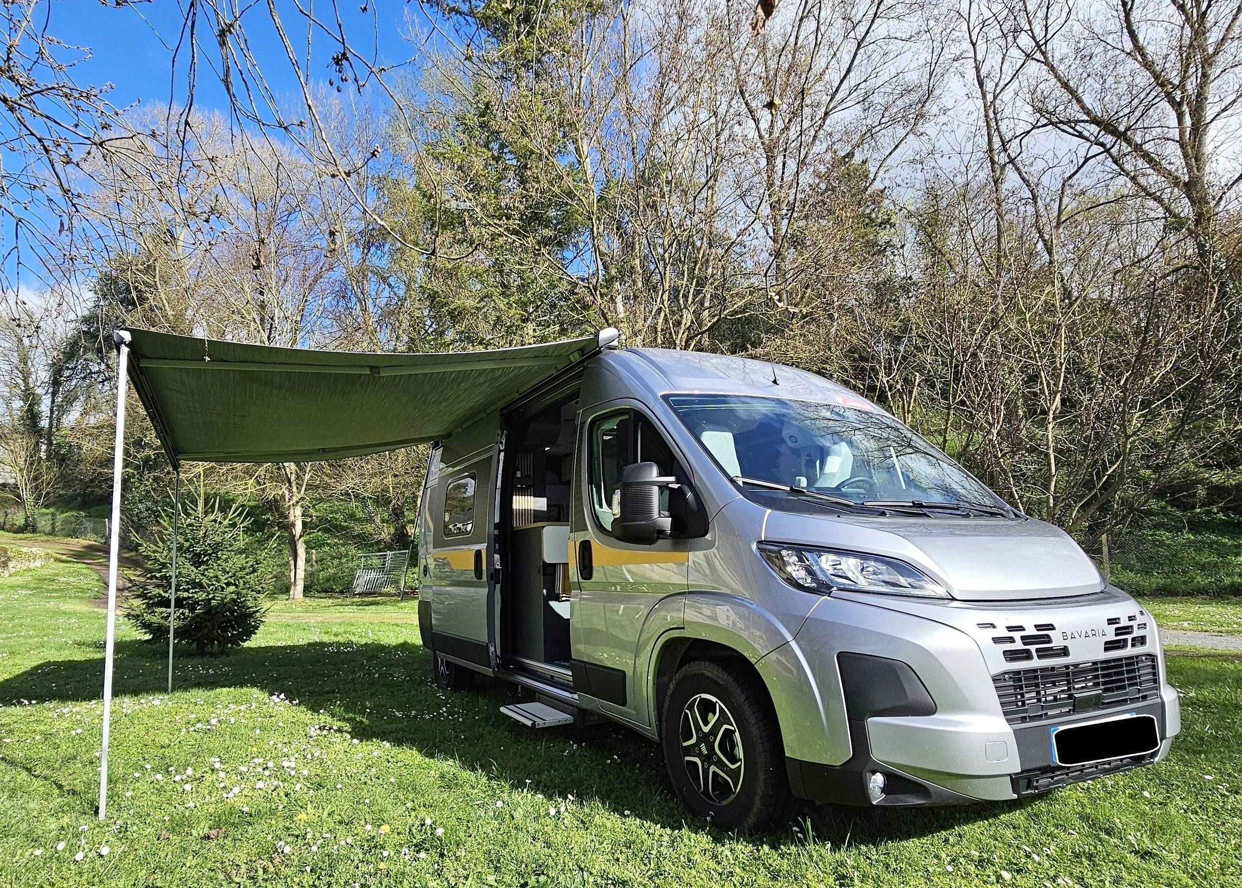 schräge Vorderansicht Fiat Ducato 2,2 140cv - Yescapa