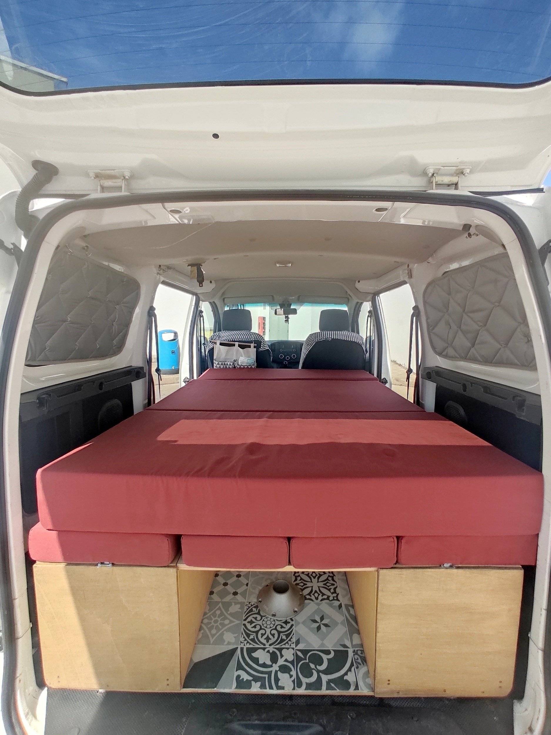 Plazas en cama Nissan - Yescapa