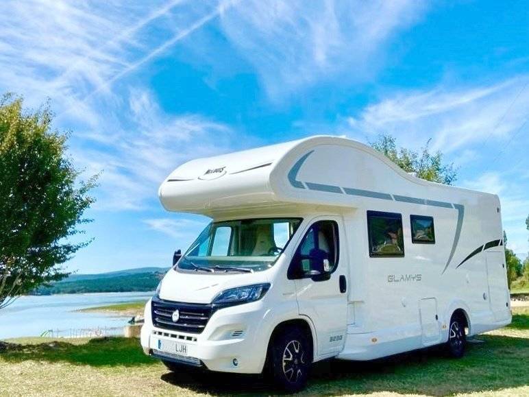 schräge Vorderansicht Fiat Ducato 2,3 l 148 ch/Al-Ko - Yescapa